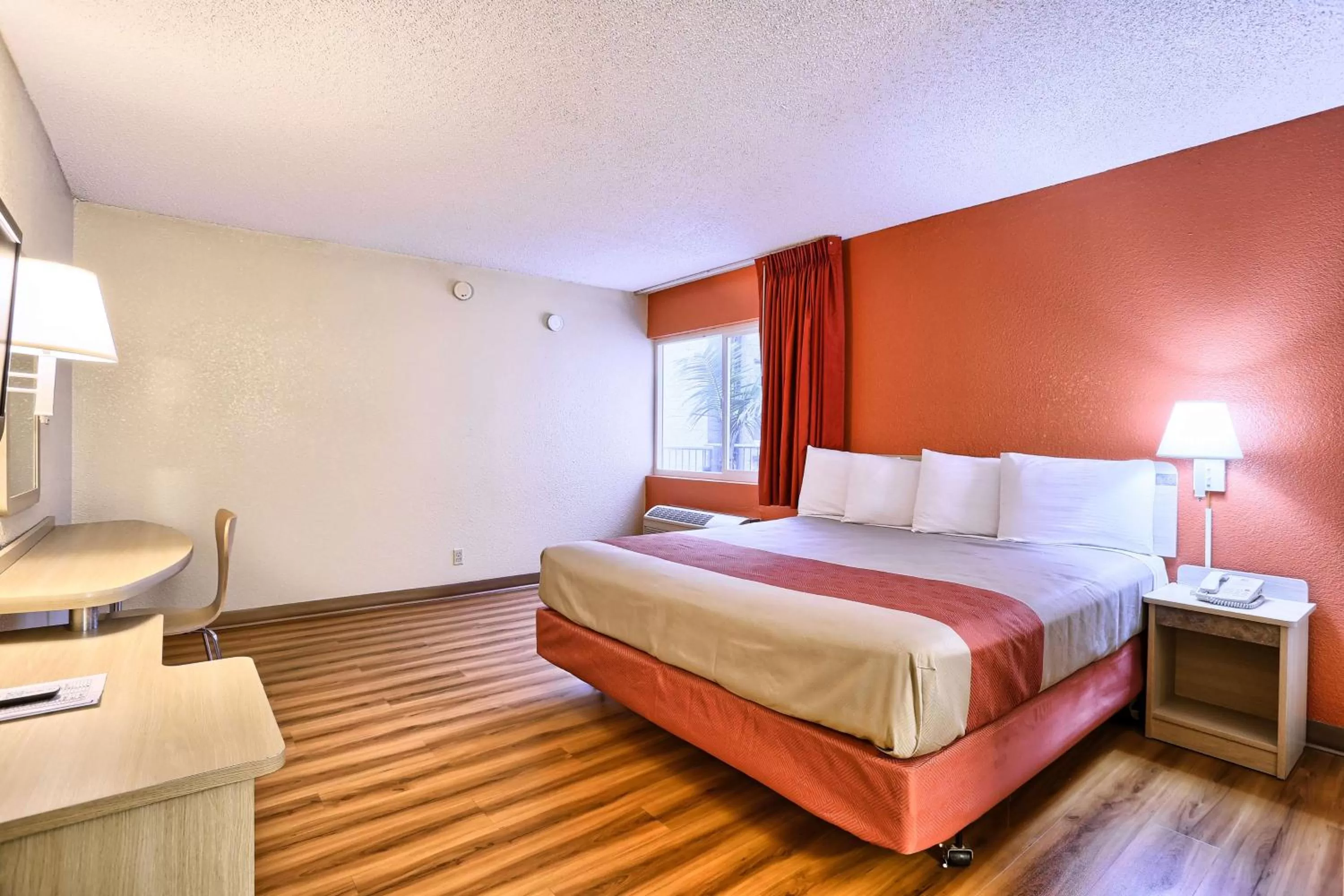 Bedroom, Bed in Motel 6 San Francisco Downtown