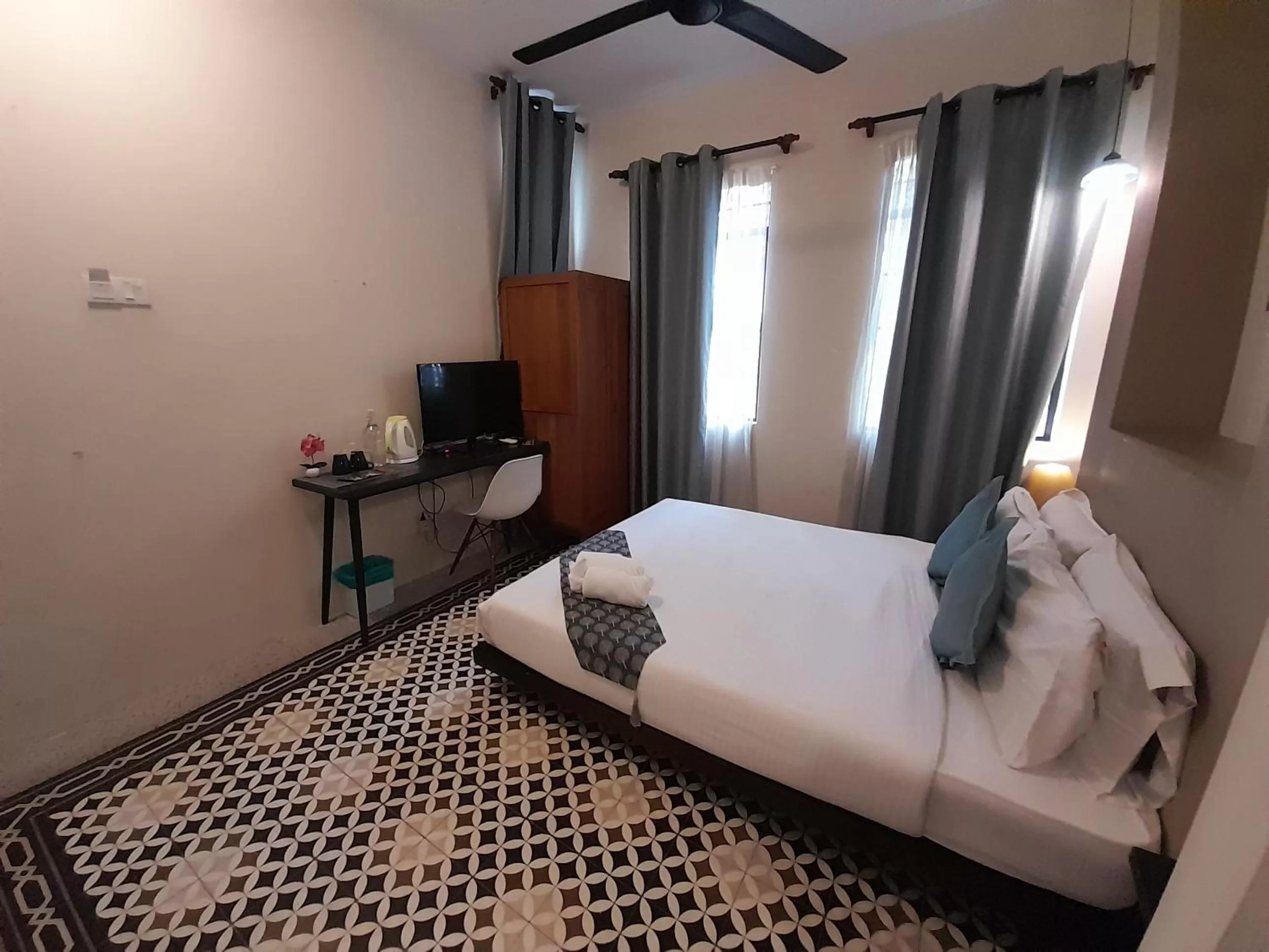 Bedroom, Bed in Spices Hotel