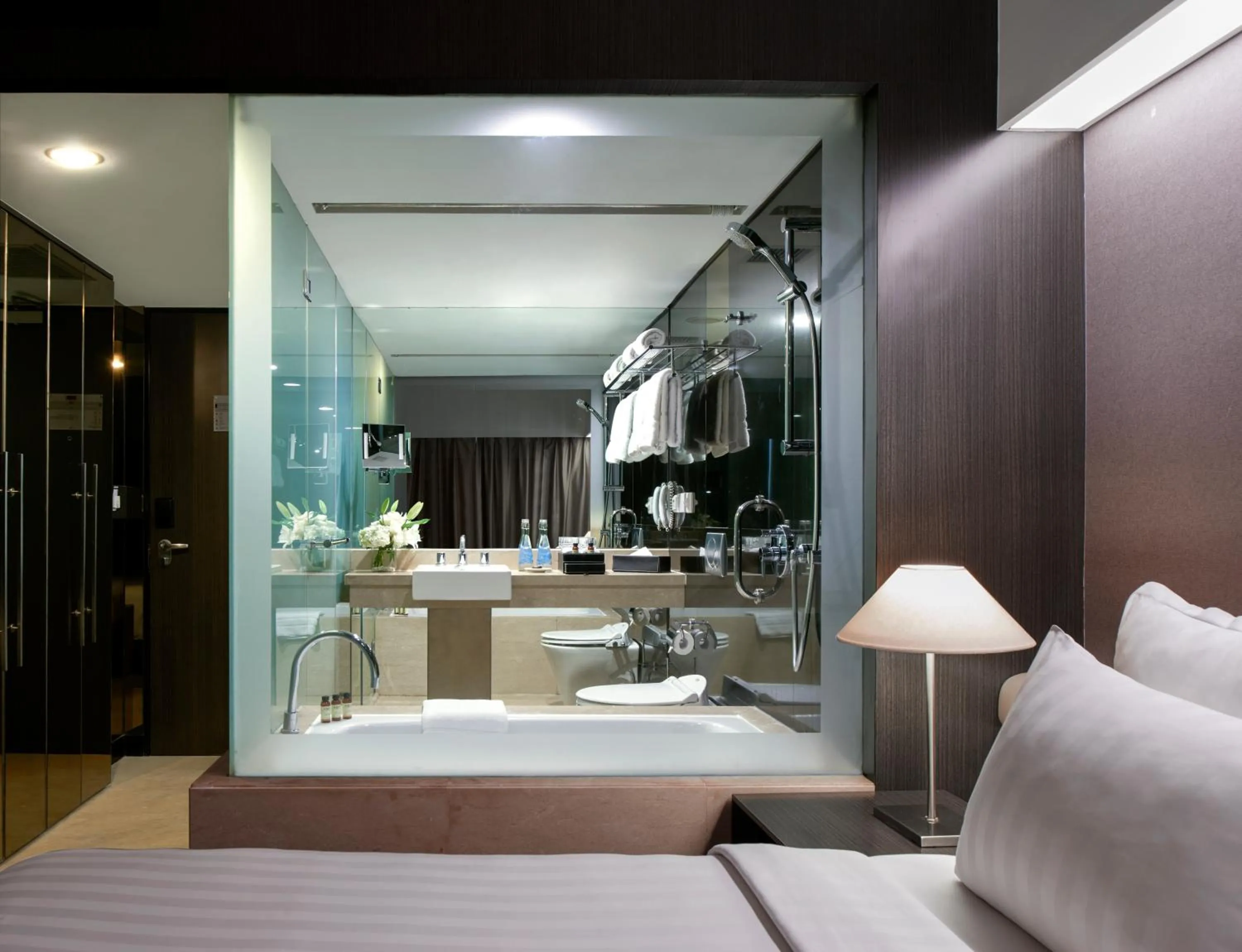 Bathroom, Bed in Pullman Jakarta Indonesia