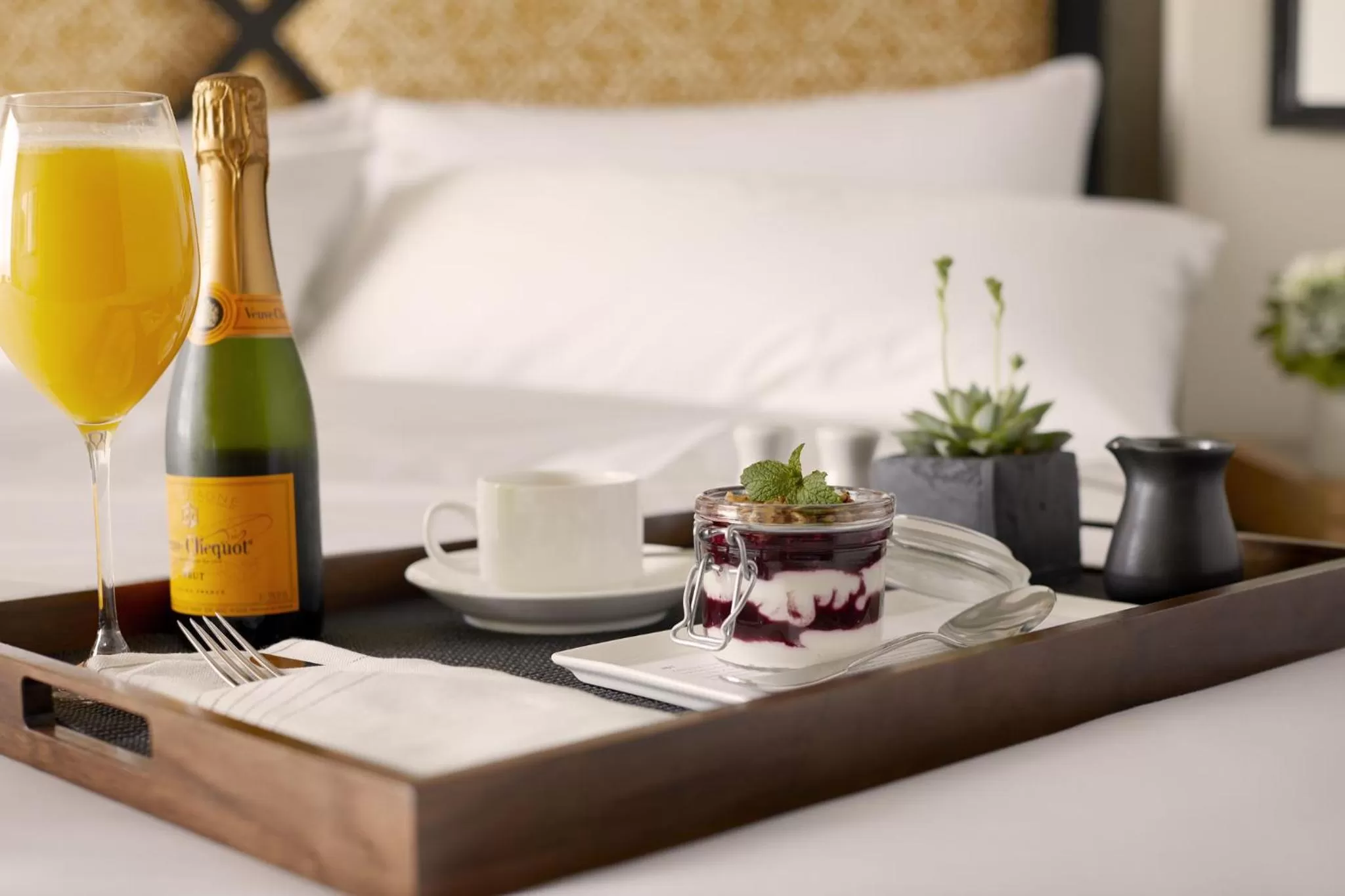 Breakfast, Bed in Archer Hotel Napa