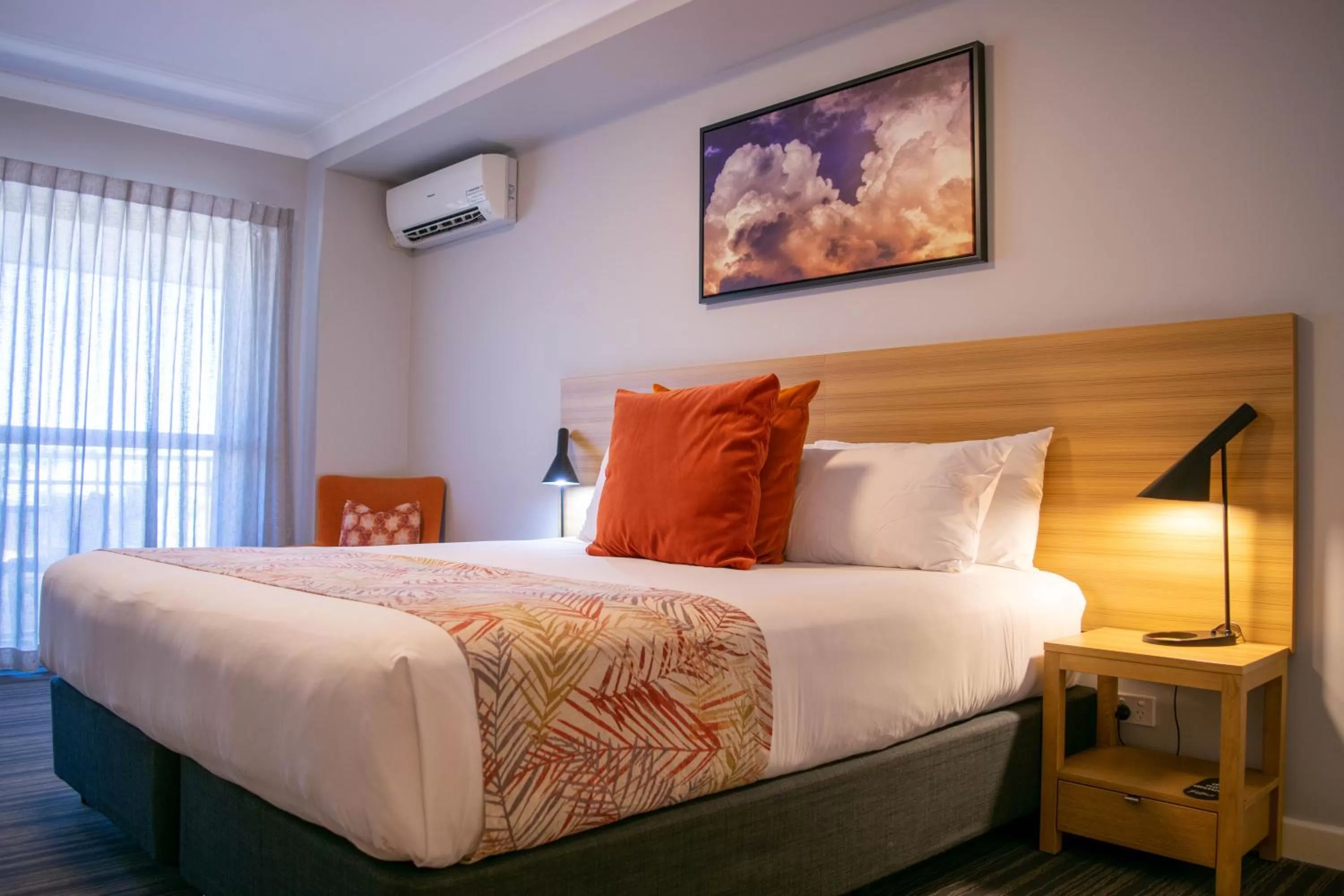 Bed in Potters Toowoomba Hotel