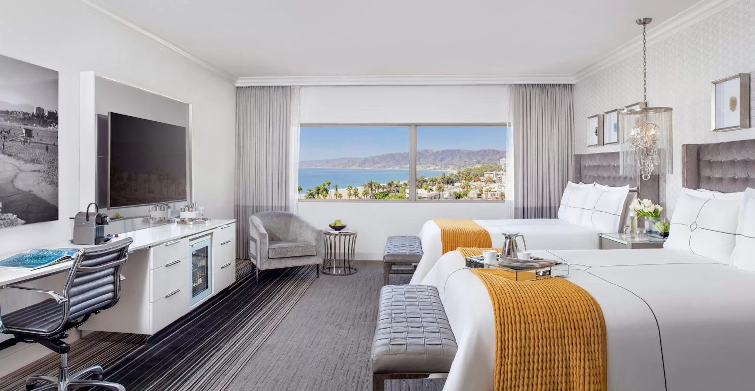 Bed in Huntley Santa Monica Beach