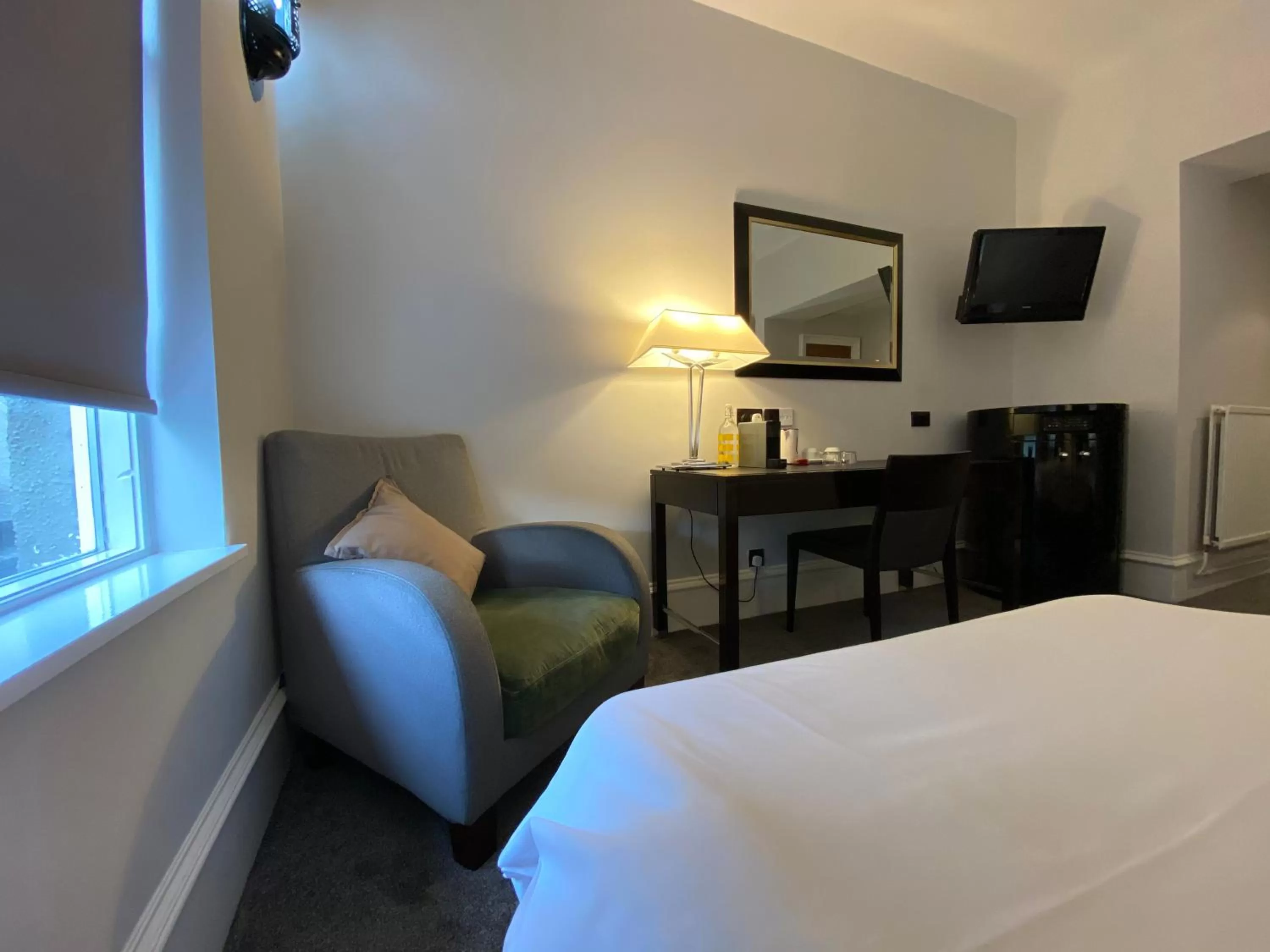 Bedroom, Bed in No6 West Coates