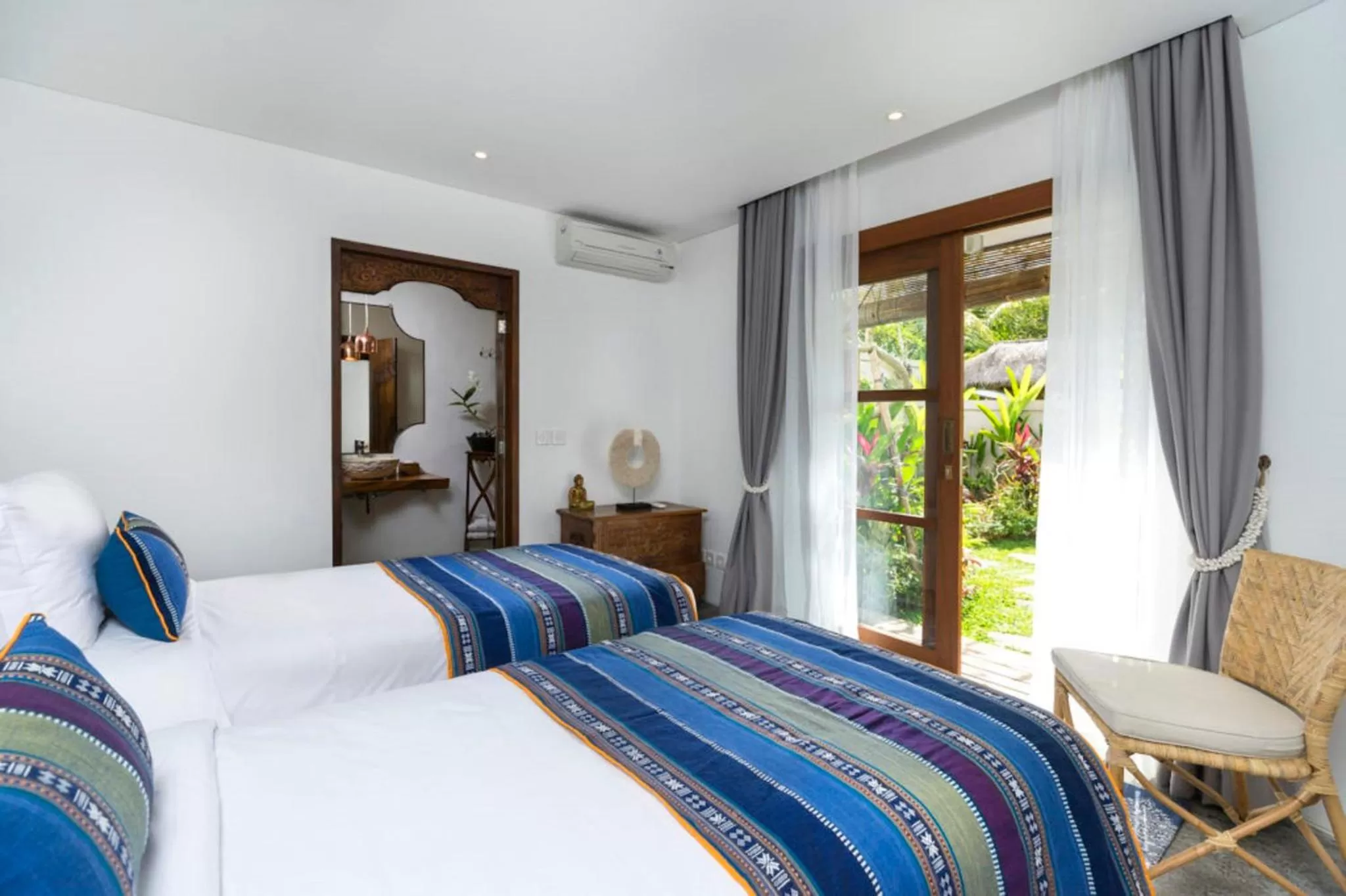 Bed in Calma Ubud Suite & Villas - Rice Fields View, Infinity Pool !