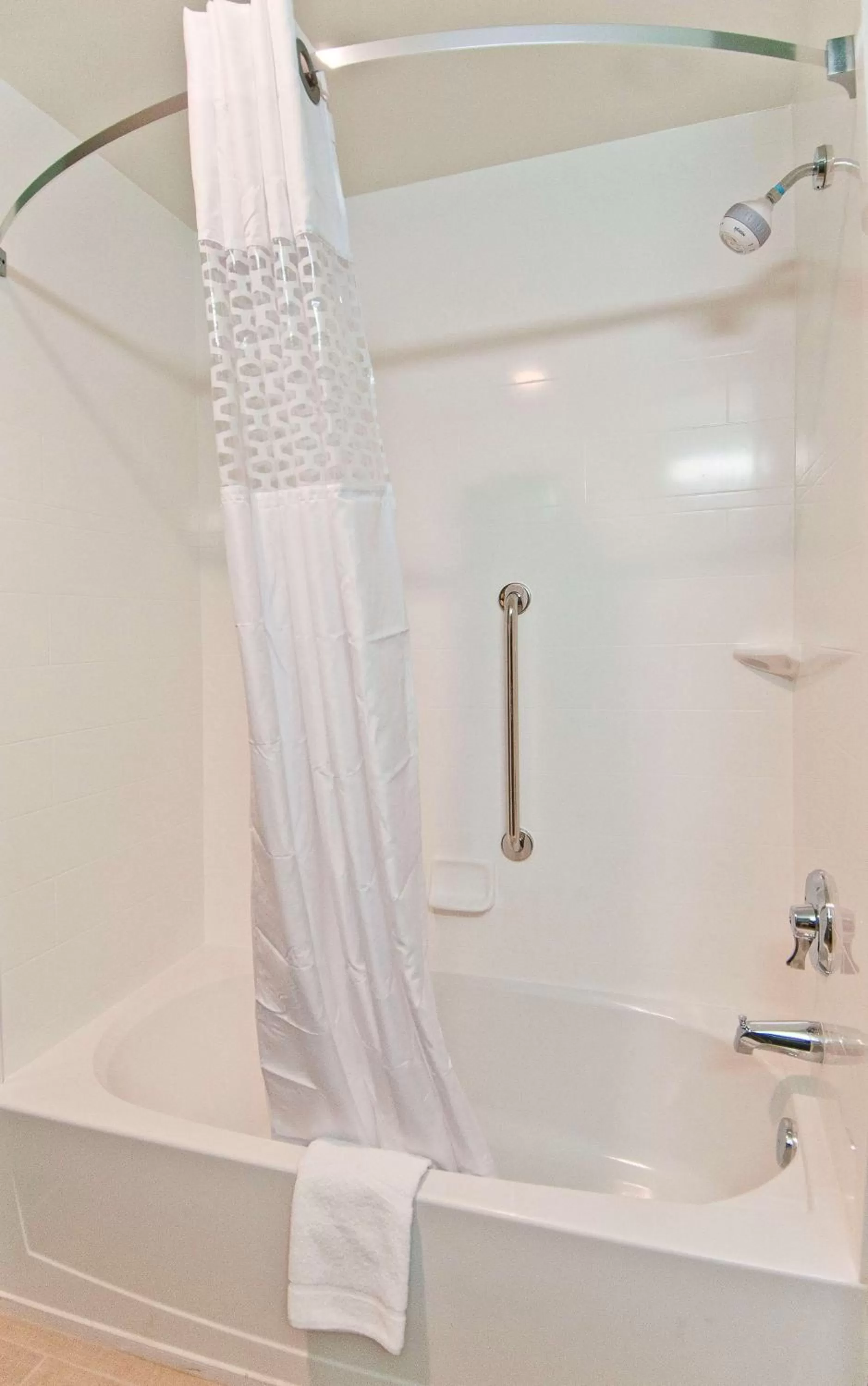 Bathroom in Hampton Inn & Suites Pensacola/I-10 Pine Forest Road