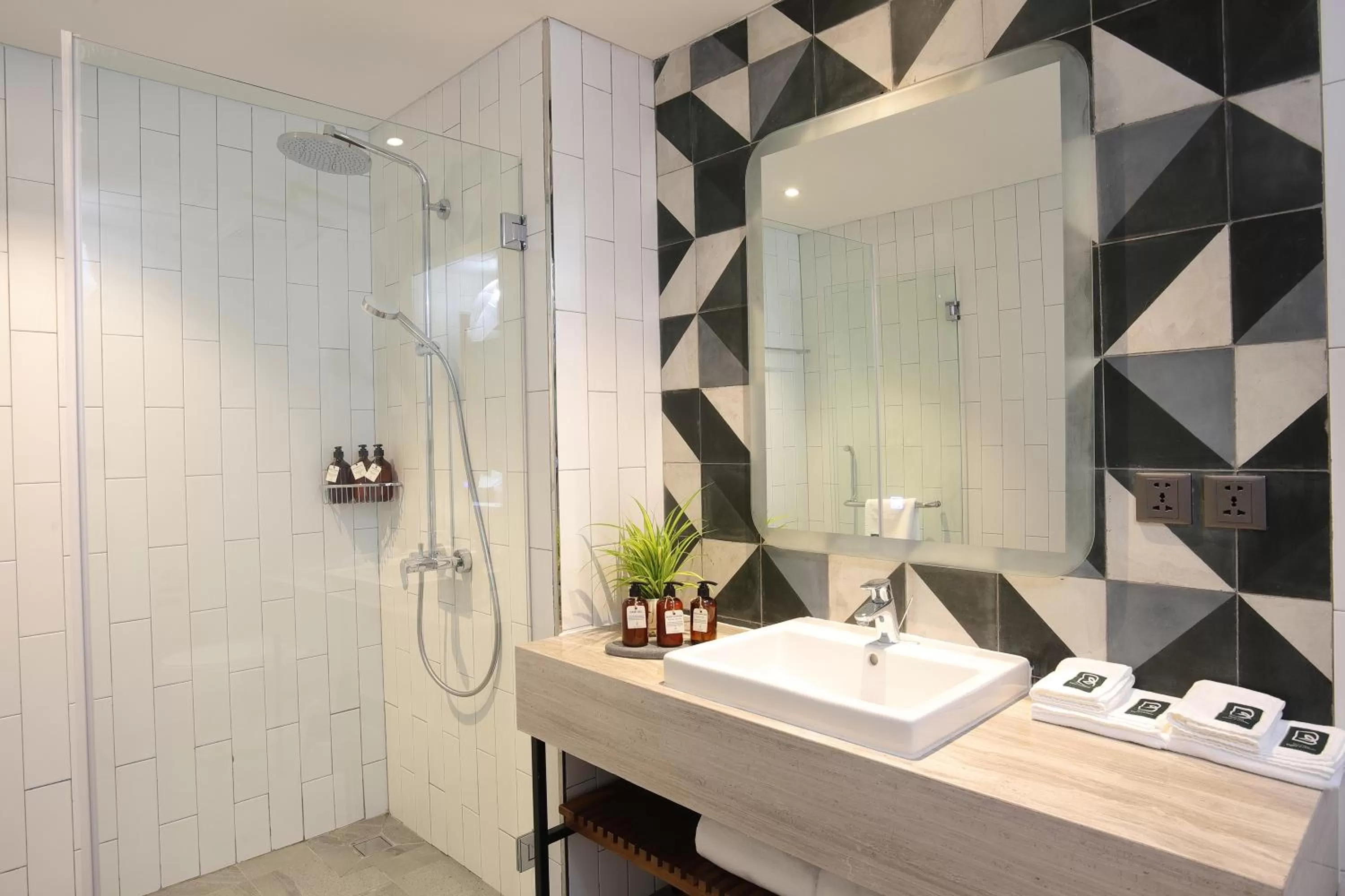 Shower in Baitong Hotel & Resort Phnom Penh