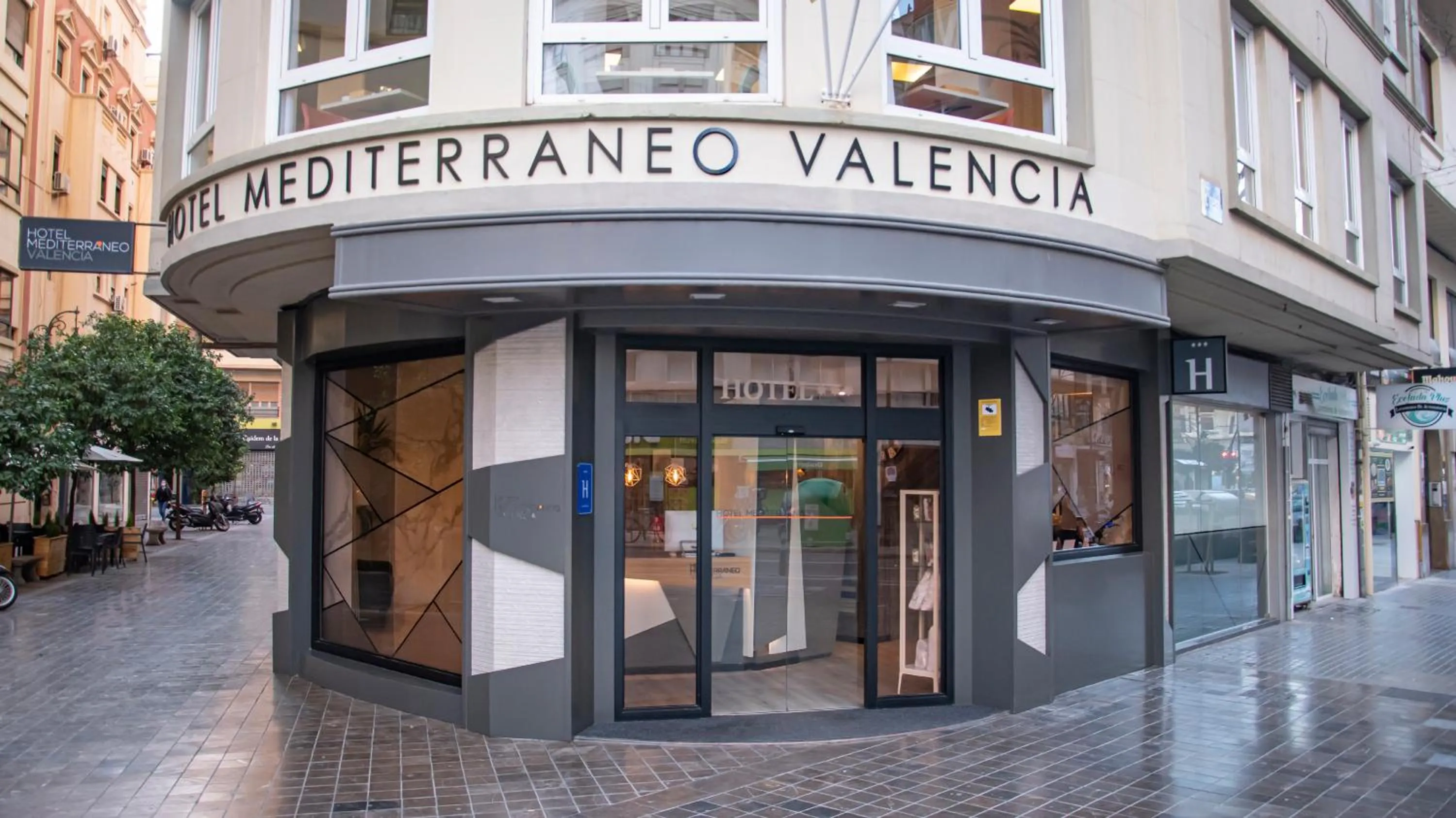 Facade/entrance in Hotel Mediterraneo Valencia