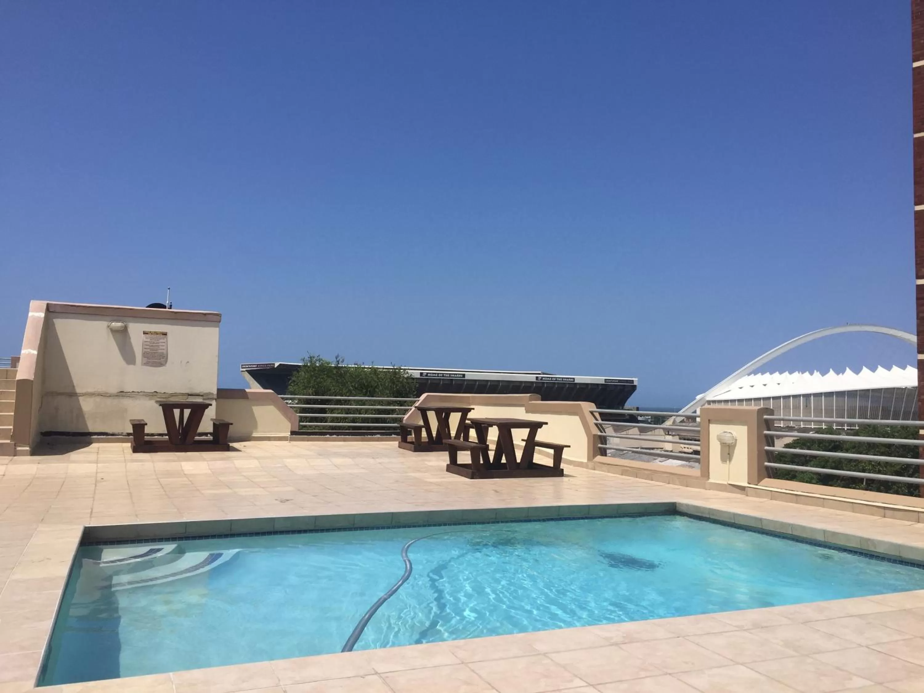 Swimming pool in Grange Gardens Hotel