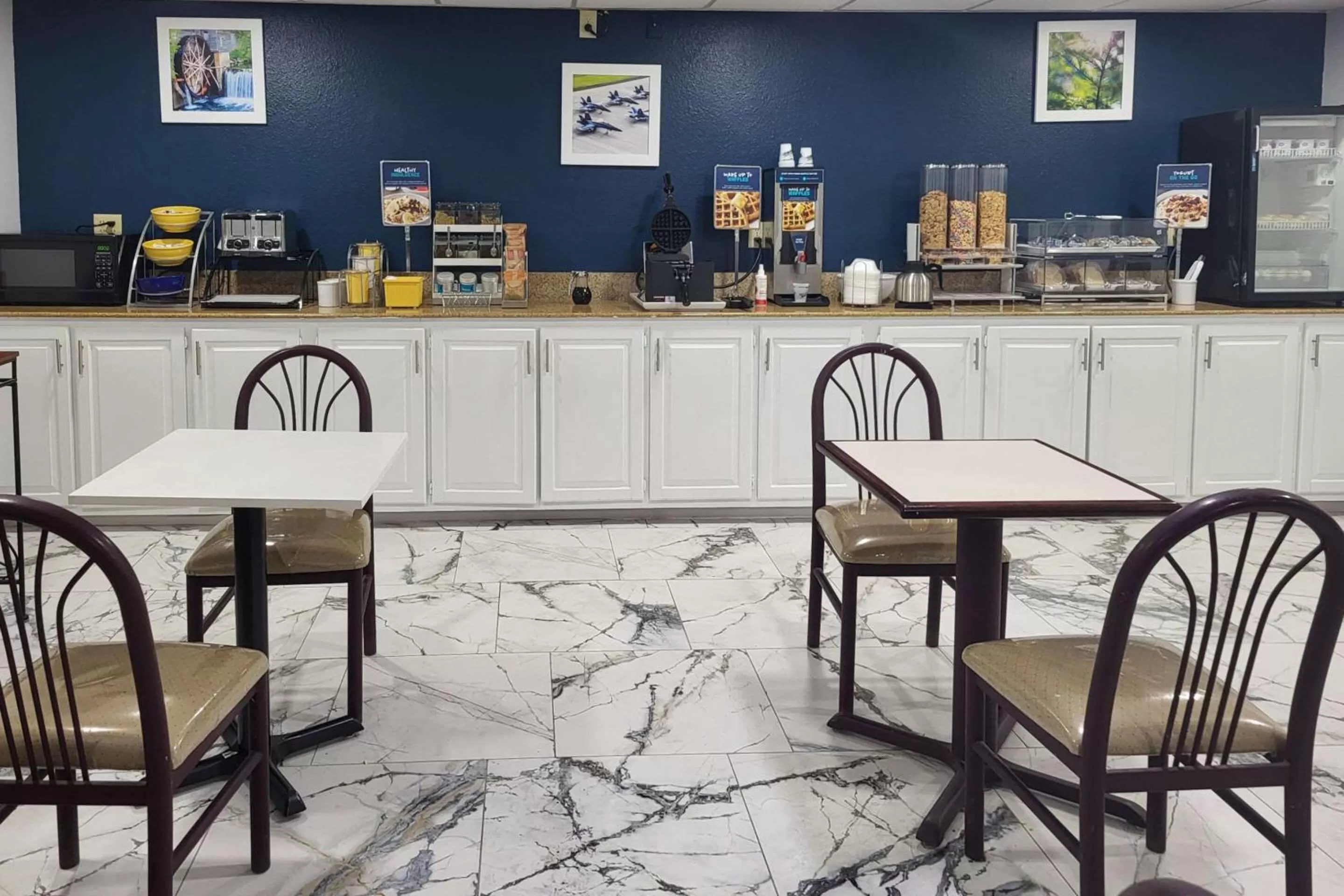 Breakfast in Clarion Pointe Vidalia - Lyons West