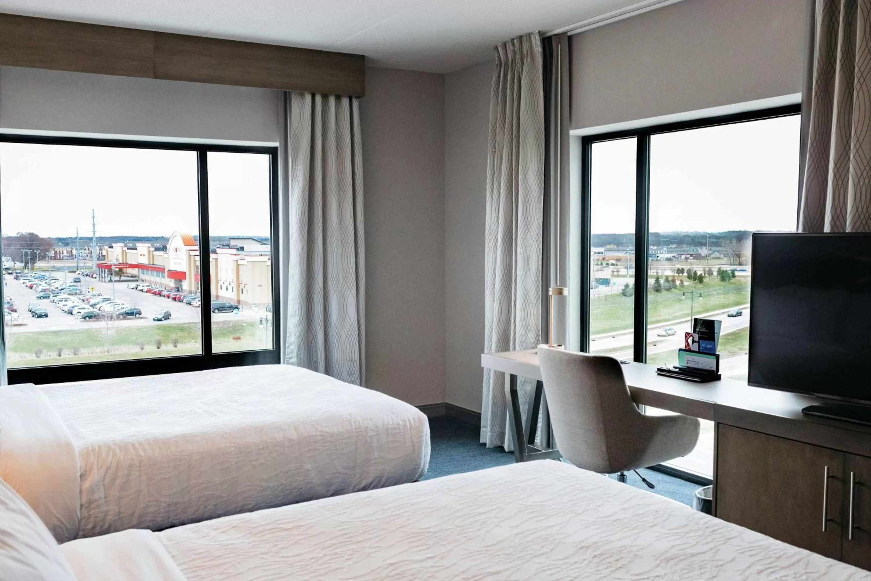 Bedroom, Bed in Hilton Garden Inn Madison Sun Prairie