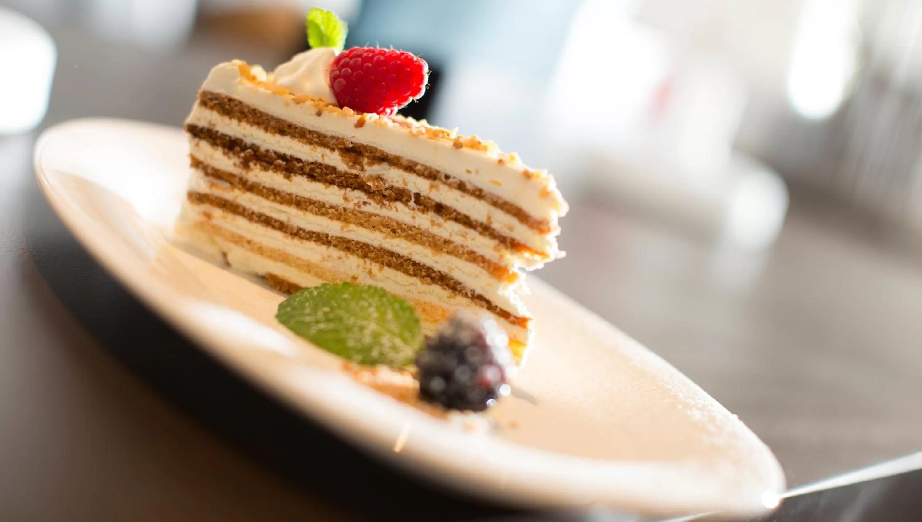 Food in Hotel Locker & Legere