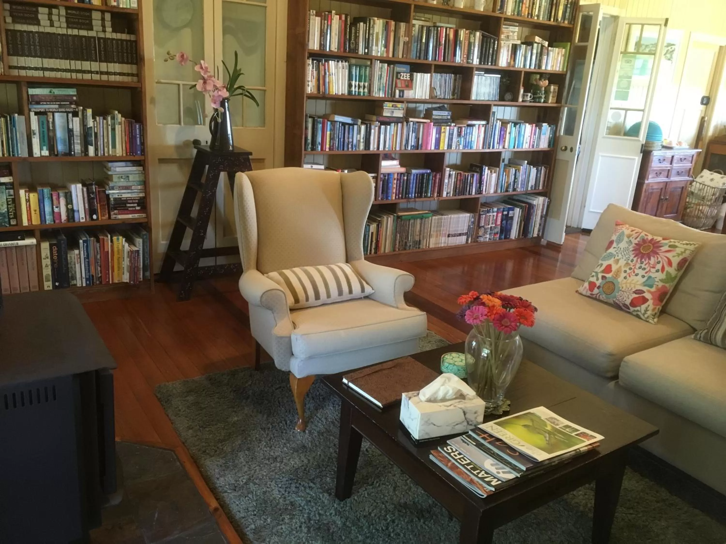 Library in Gridley Homestead B&B
