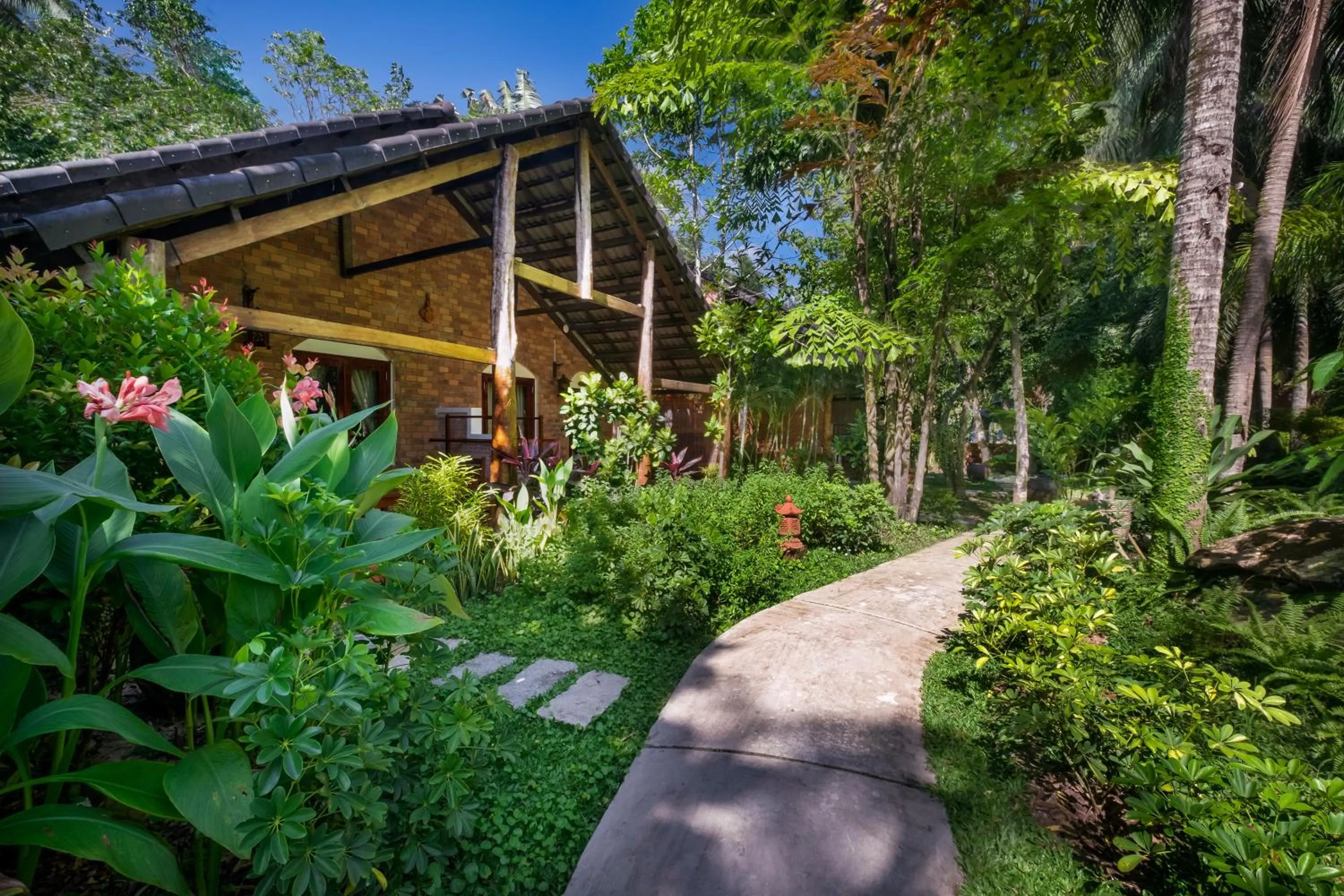 Property building in Coco Palm Beach Resort