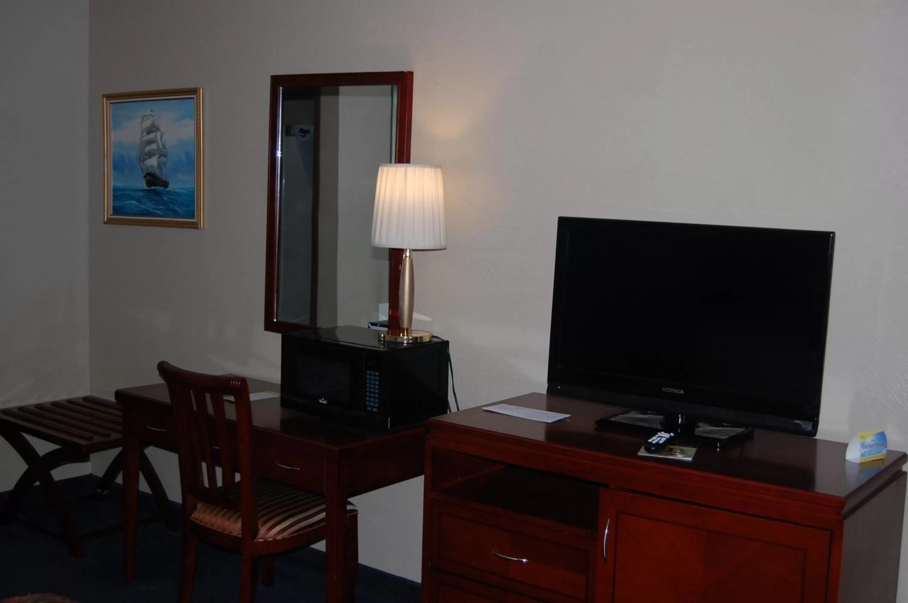 TV and multimedia, TV/Entertainment Center in Days Inn by Wyndham Branson/Near the Strip