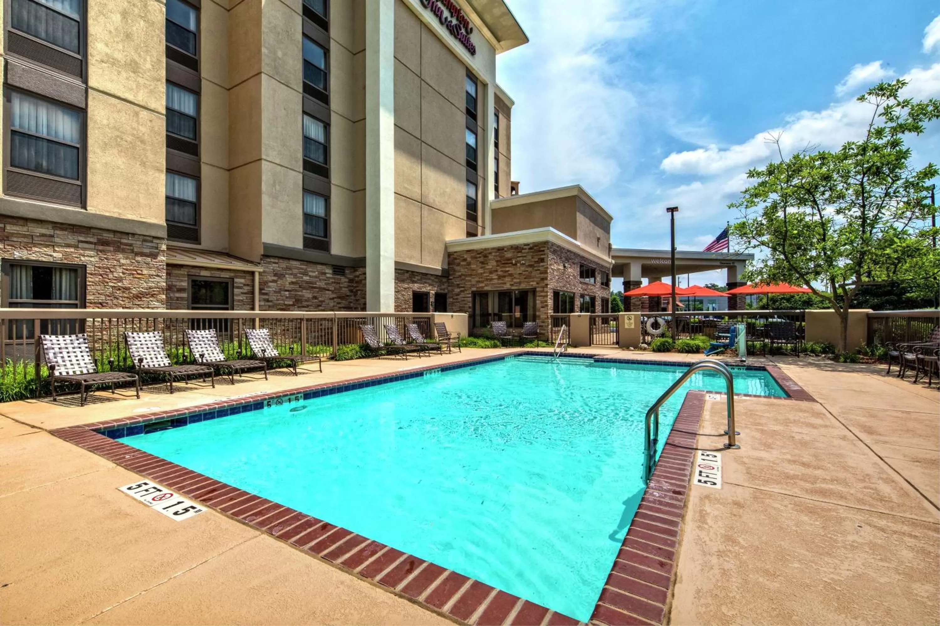 Pool view in Hampton Inn & Suites Memphis-Wolfchase Galleria