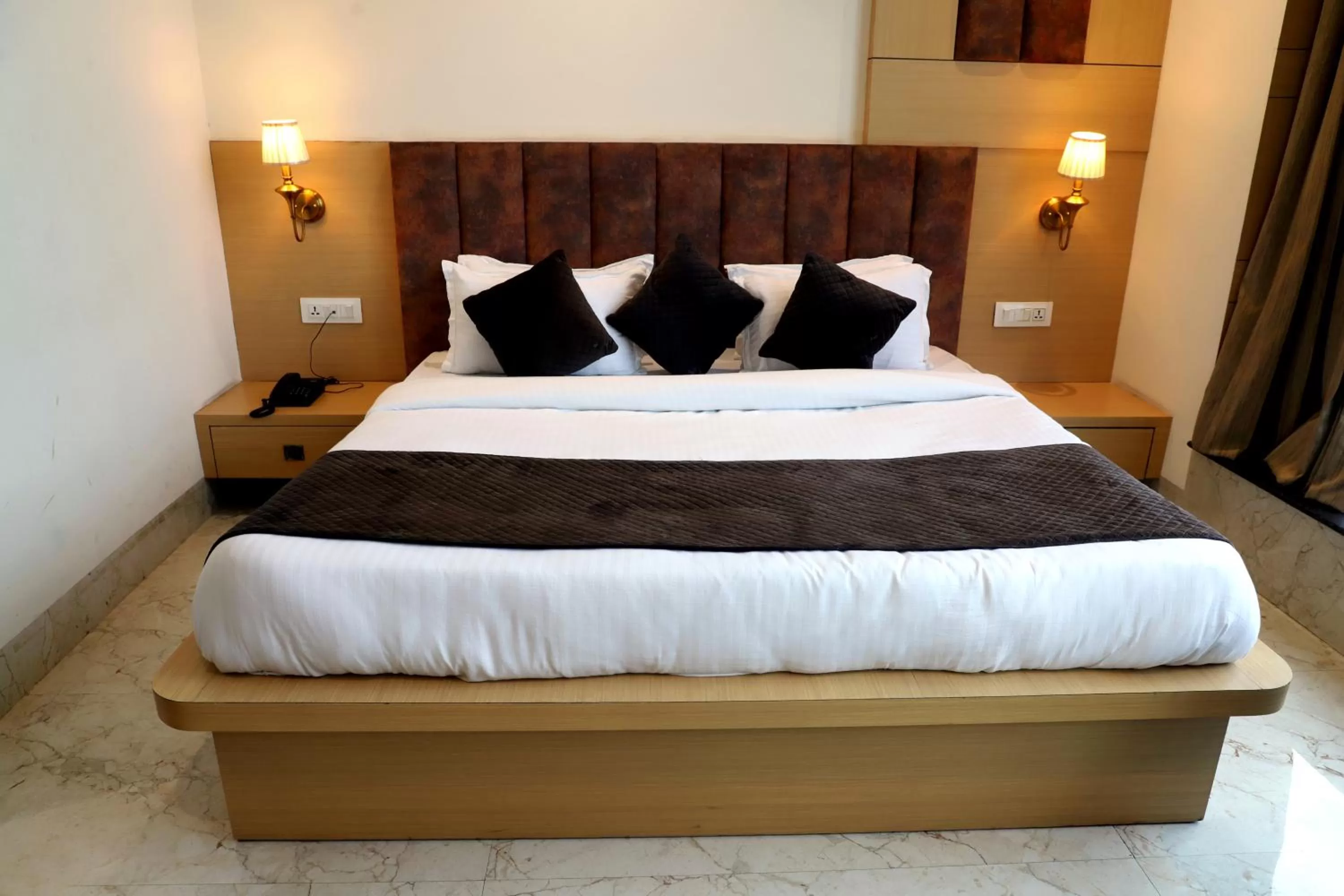 Bed in Perfect Stayz Premium- Hotel Sehdev Near Golden Temple