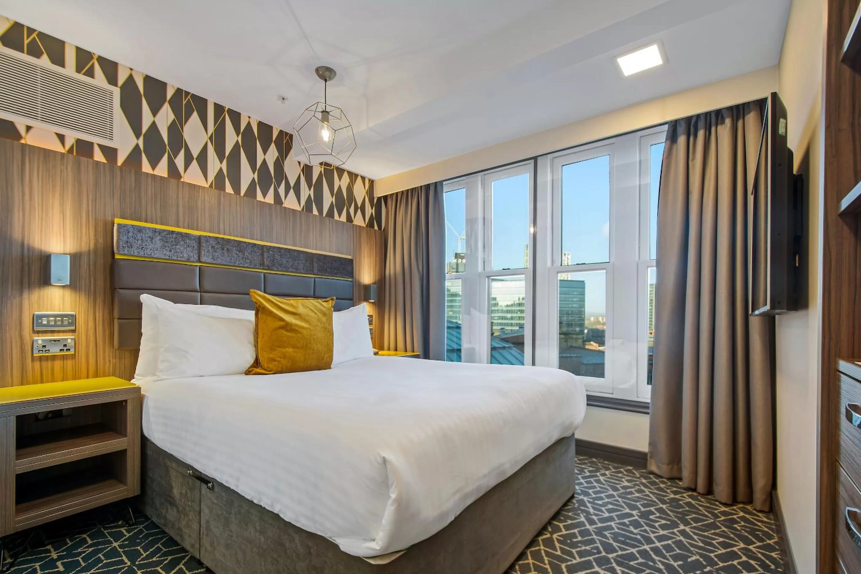 Bedroom, Bed in Roomzzz Manchester Victoria