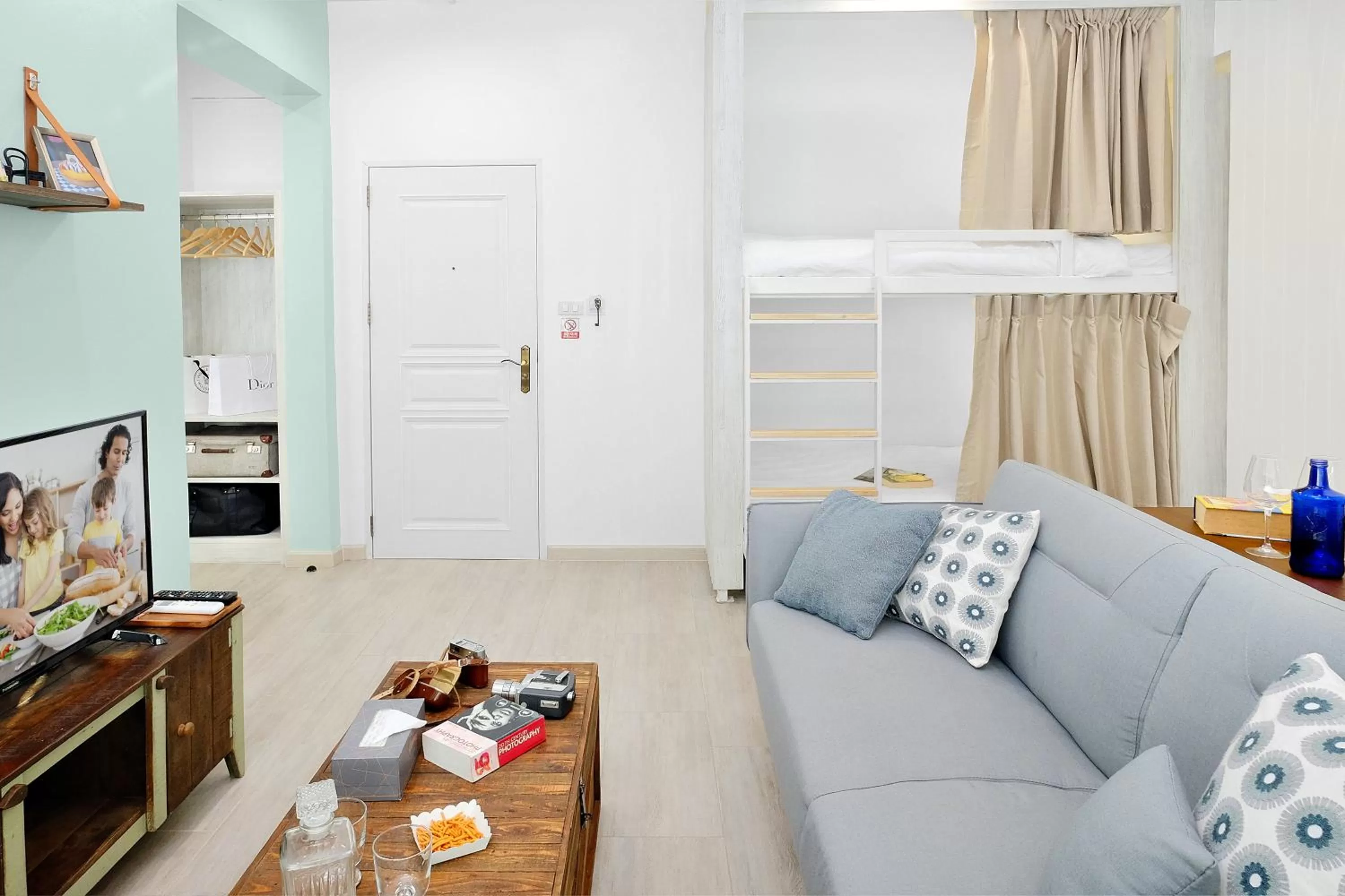 TV and multimedia in Hide and Seek Boutique Hometel