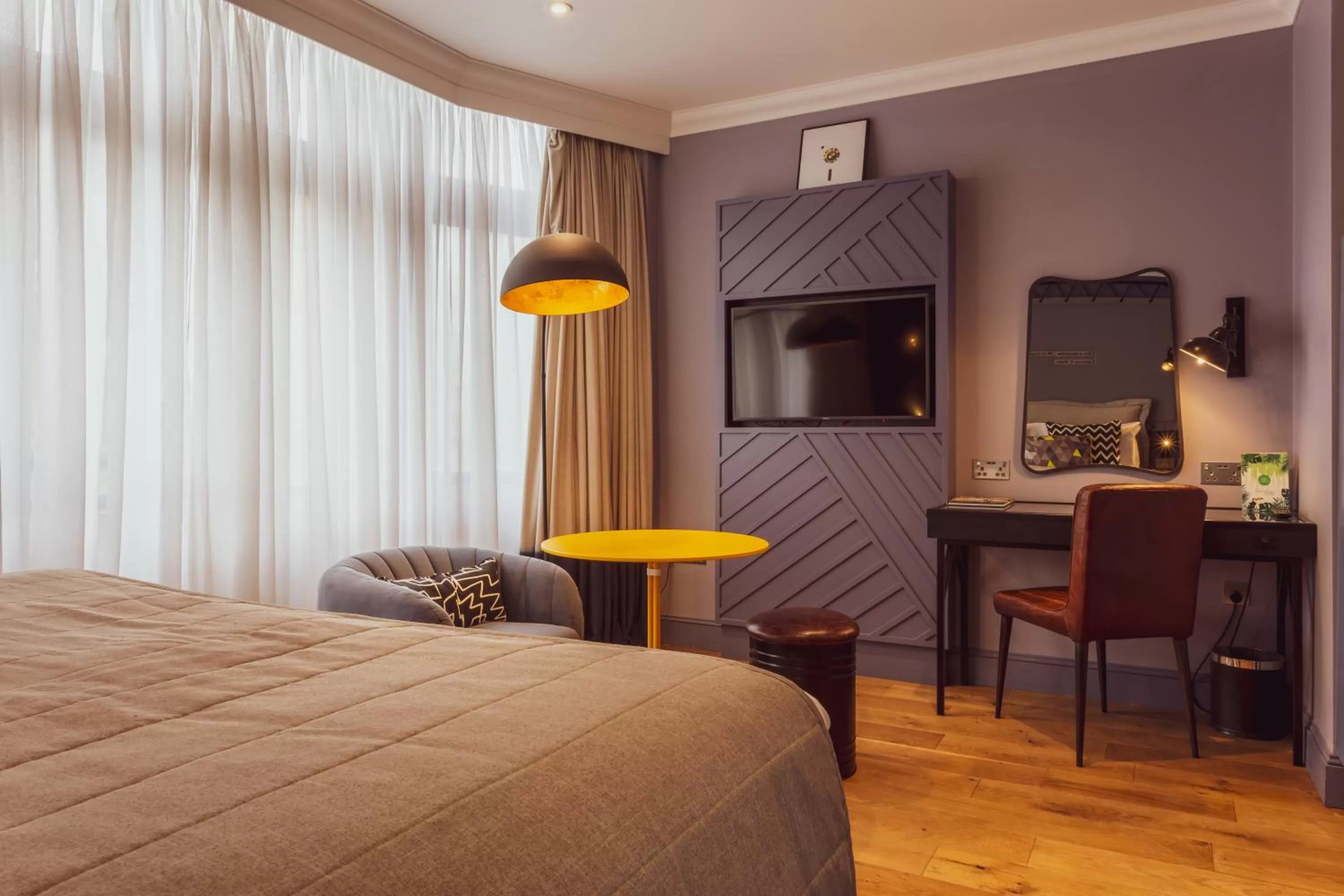 Bedroom, Bed in The Gardens Hotel