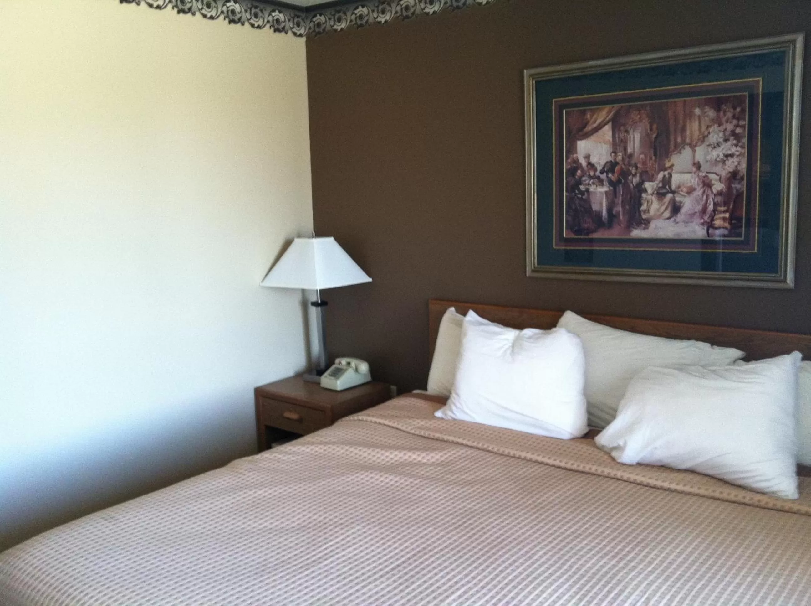 Bed in Days Inn by Wyndham Worthington