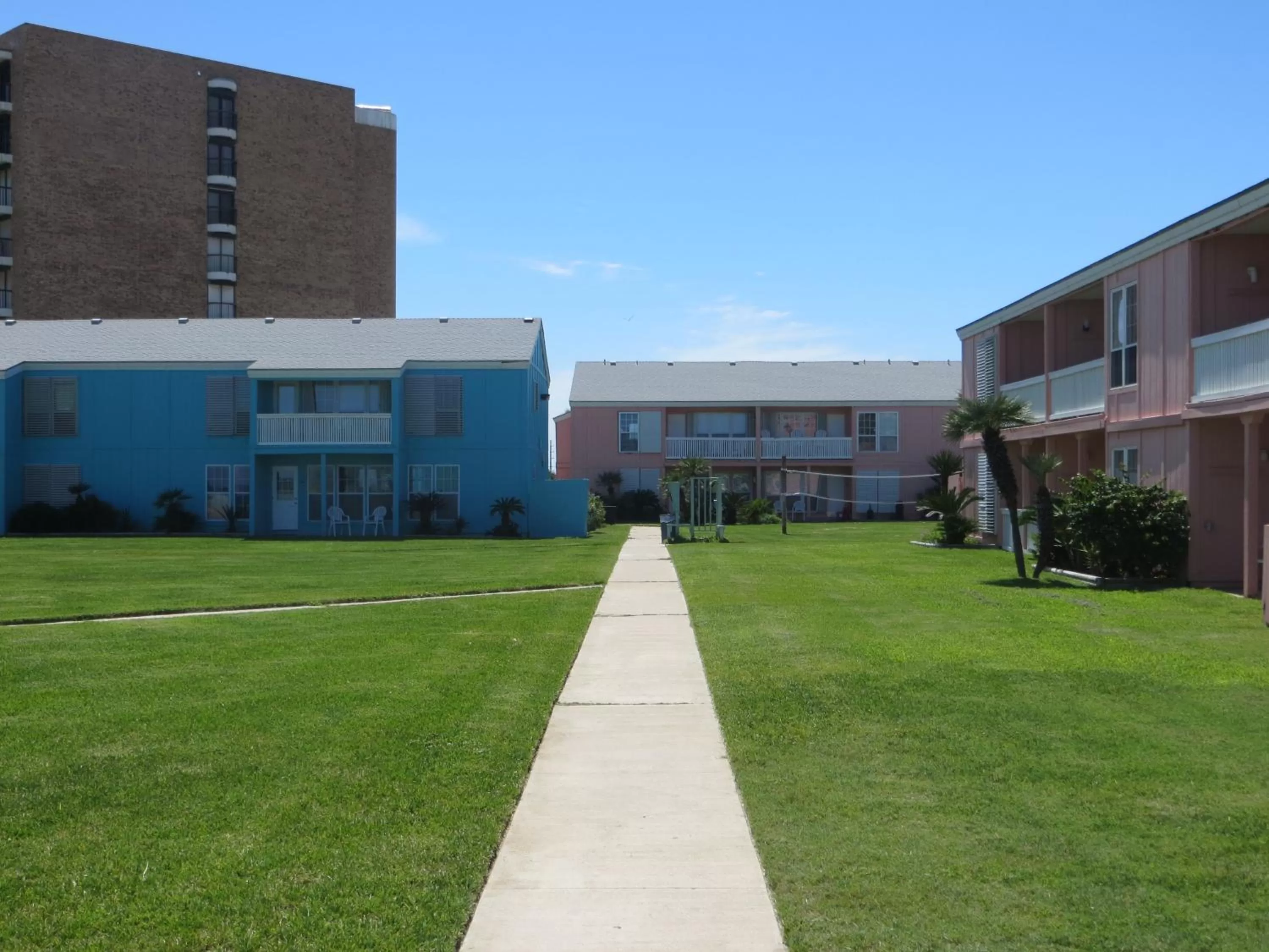 Property building in Executive Keys Condominiums on the Beach