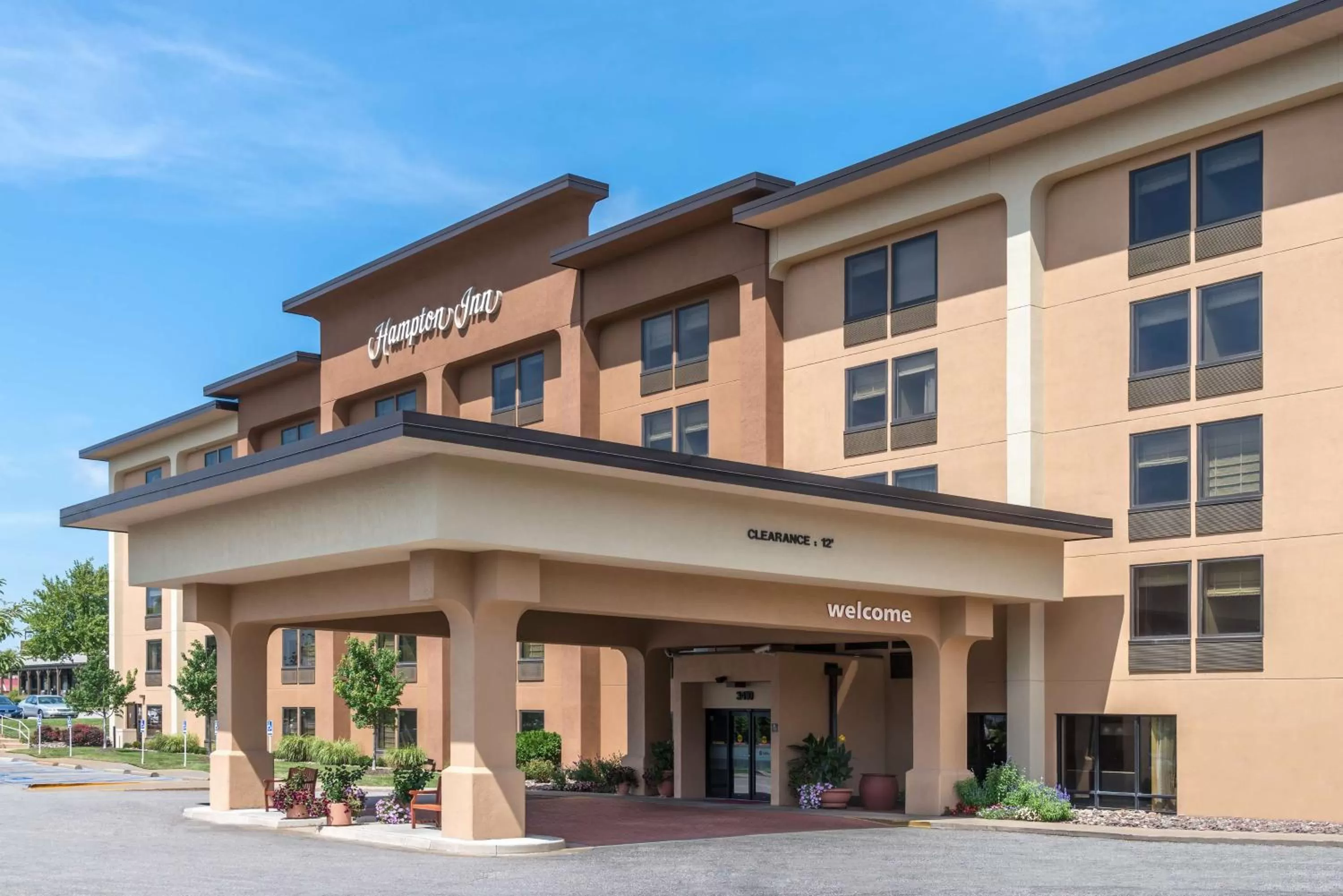 Property building in Hampton Inn Columbia