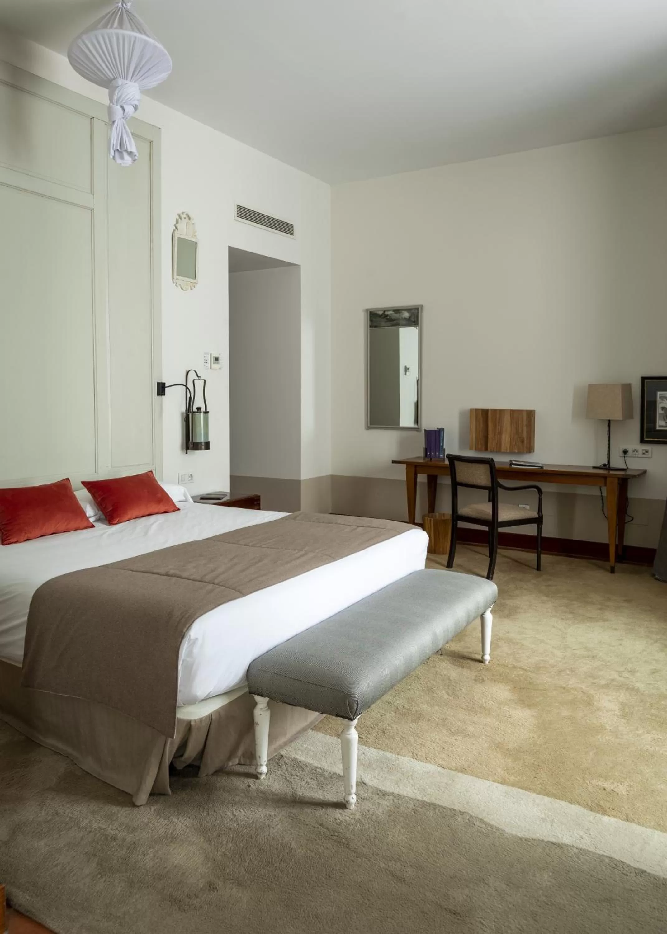 Photo of the whole room, Bed in Parador de La Granja