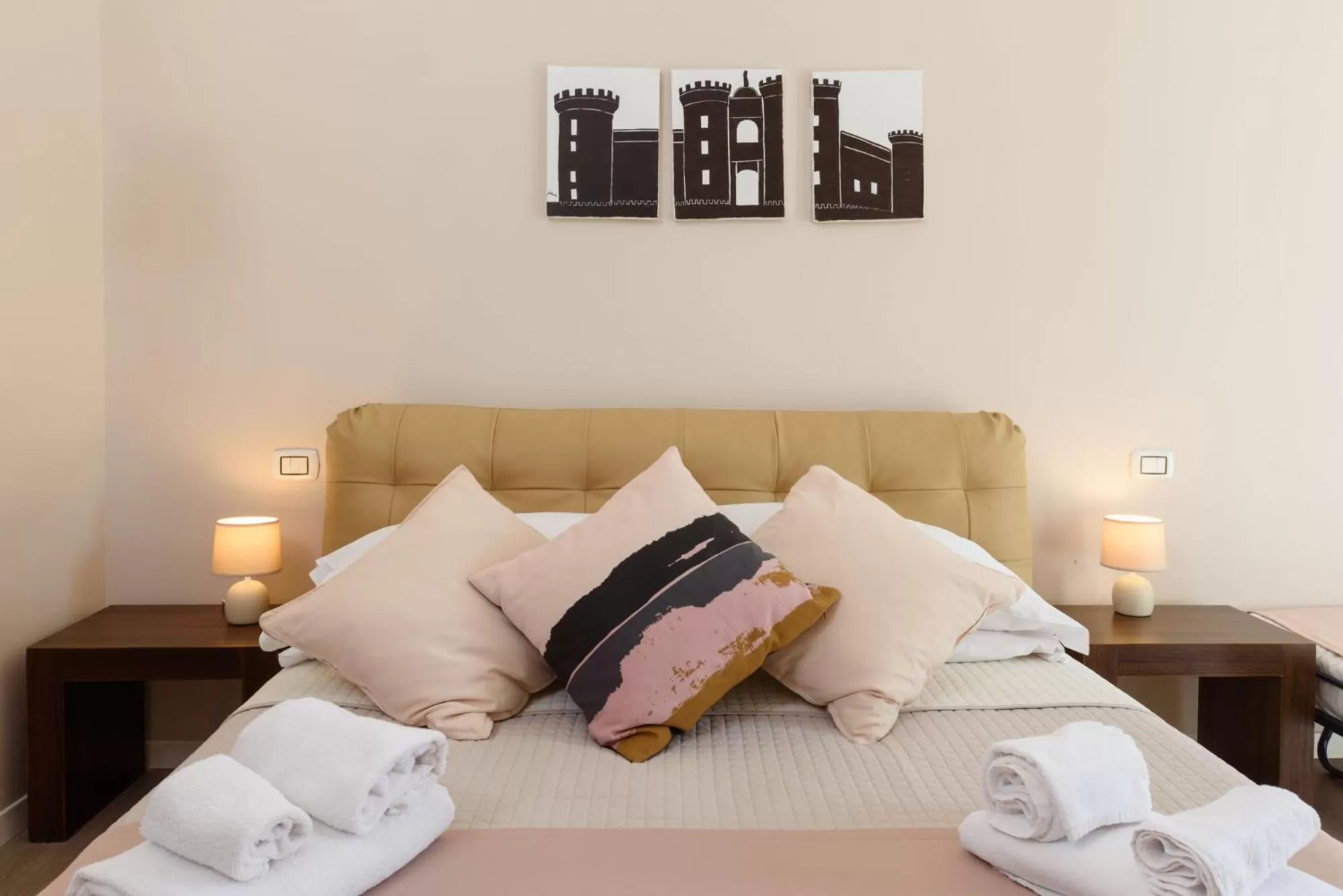 Bed in Domus Angioina