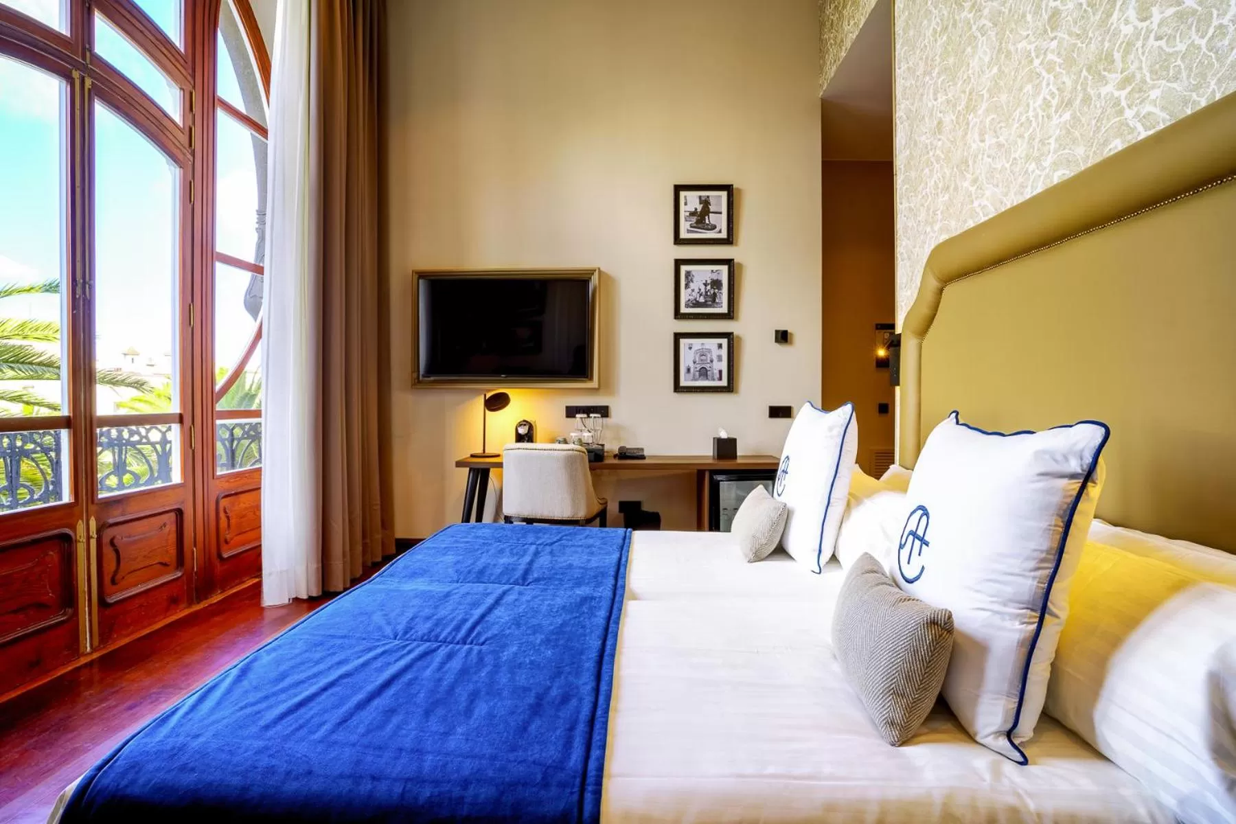 Photo of the whole room, Bed in Boutique Hotel Cordial Plaza Mayor de Santa Ana