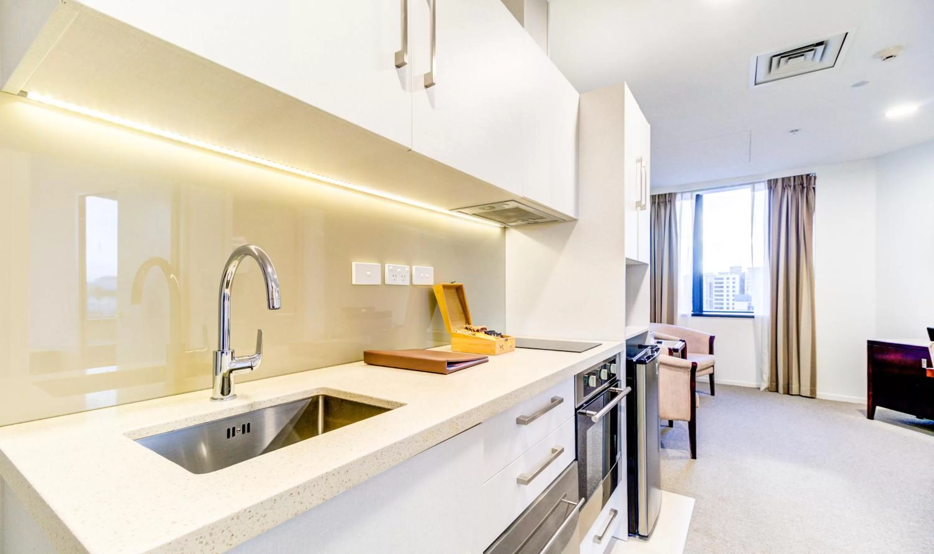 Kitchen or kitchenette in VR Queen Street Hotel & Suites
