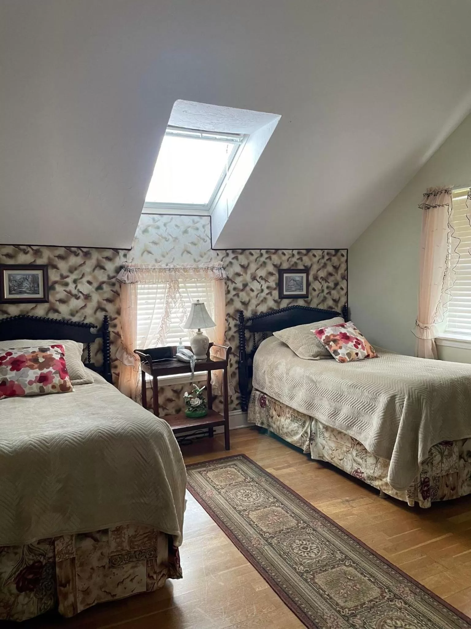 Standard Twin Room in Marshlands Inn