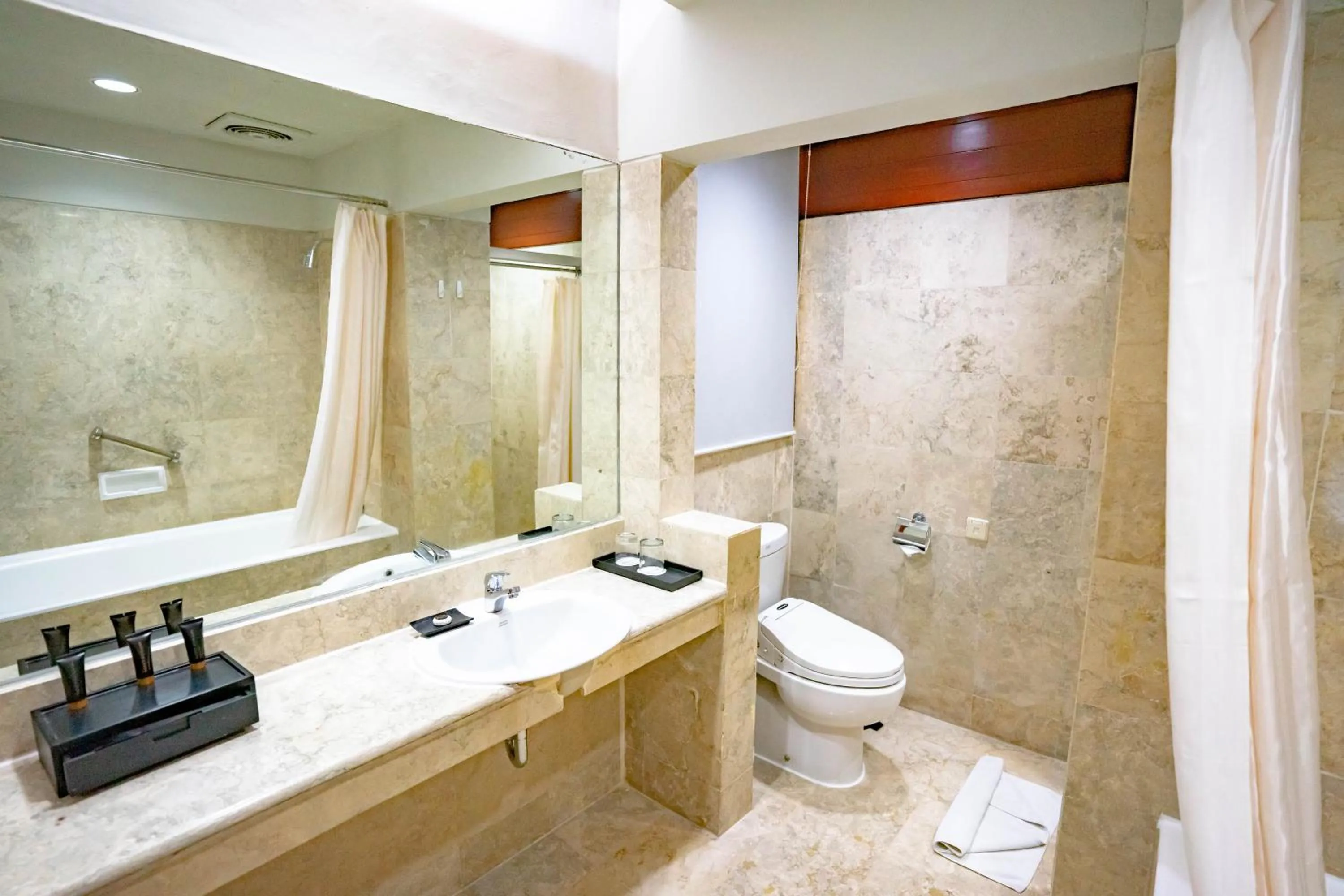 Bathroom in Hotel Savoy Homann