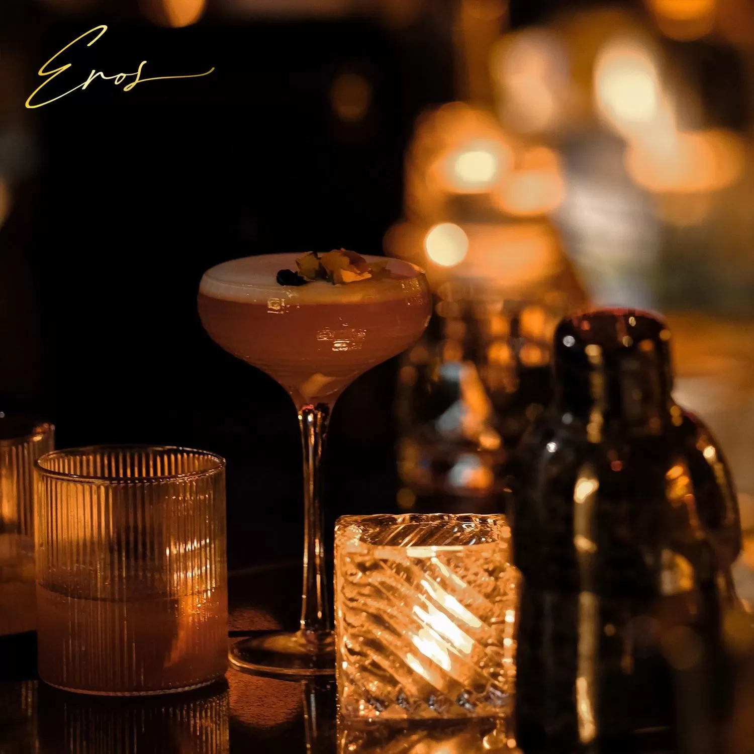 Lounge or bar in The Alcove Library Hotel