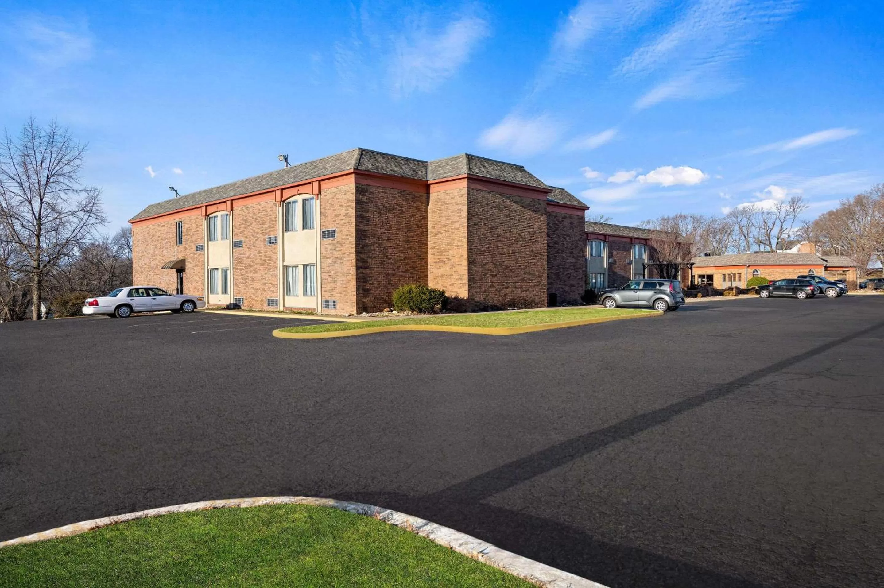 Property building in Suburban Studios Kansas City Airport North