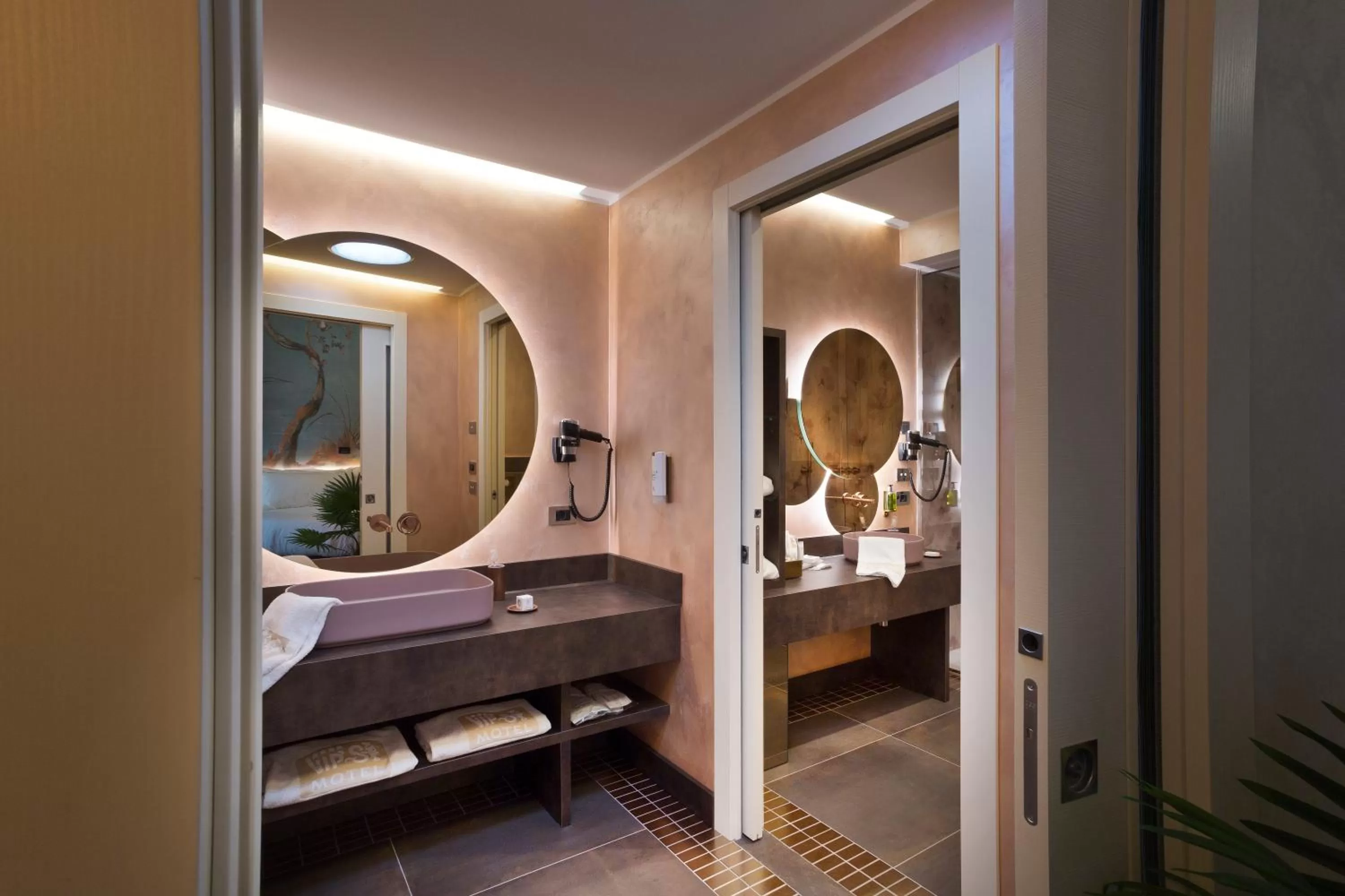 Bed in Vip's Motel Luxury Accommodation & Spa