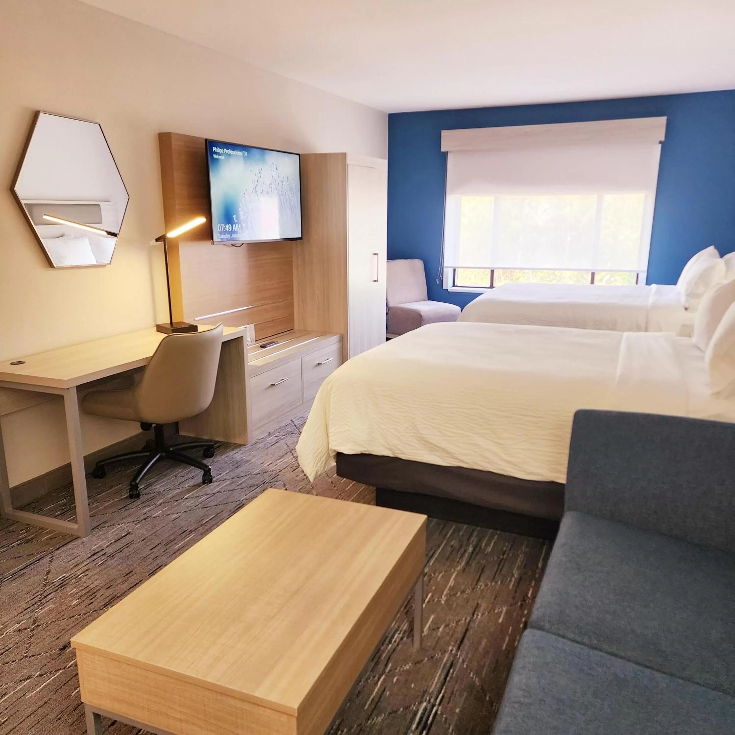 Bed in Holiday Inn Express & Suites Lexington by IHG