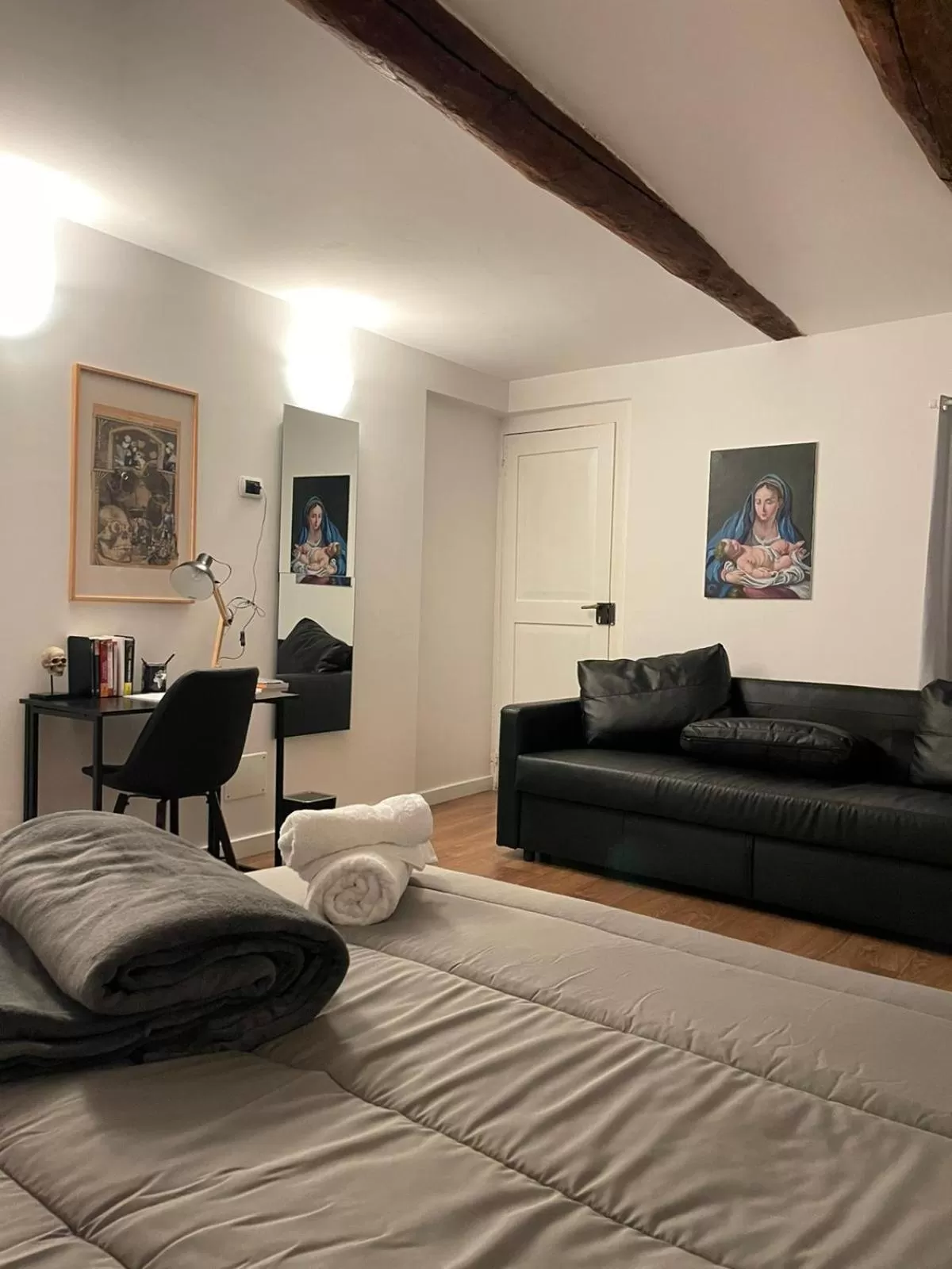 Photo of the whole room in Mafalda - Napoli Rooms