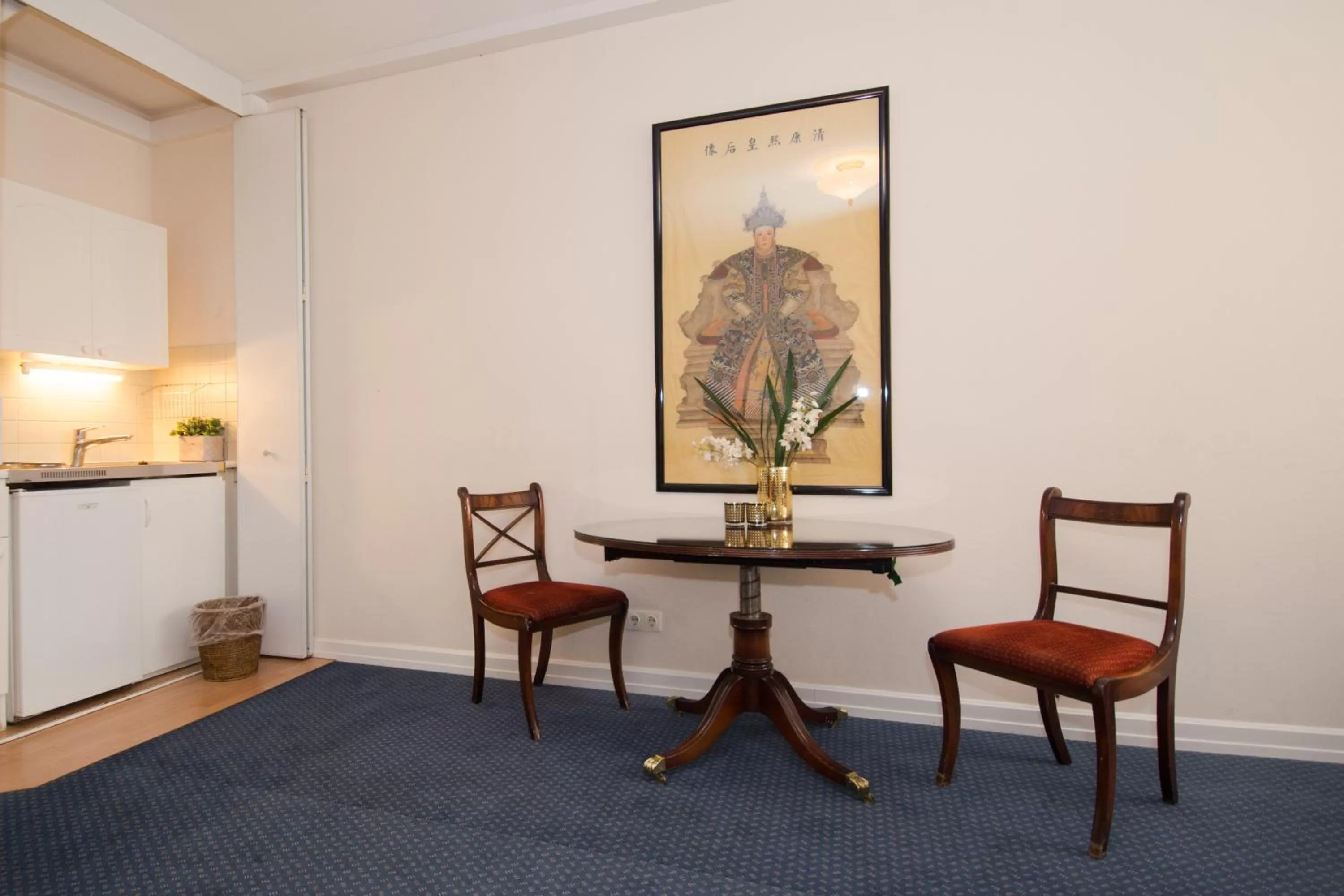 Photo of the whole room, Seating Area in Carlstadt Suites Düsseldorf