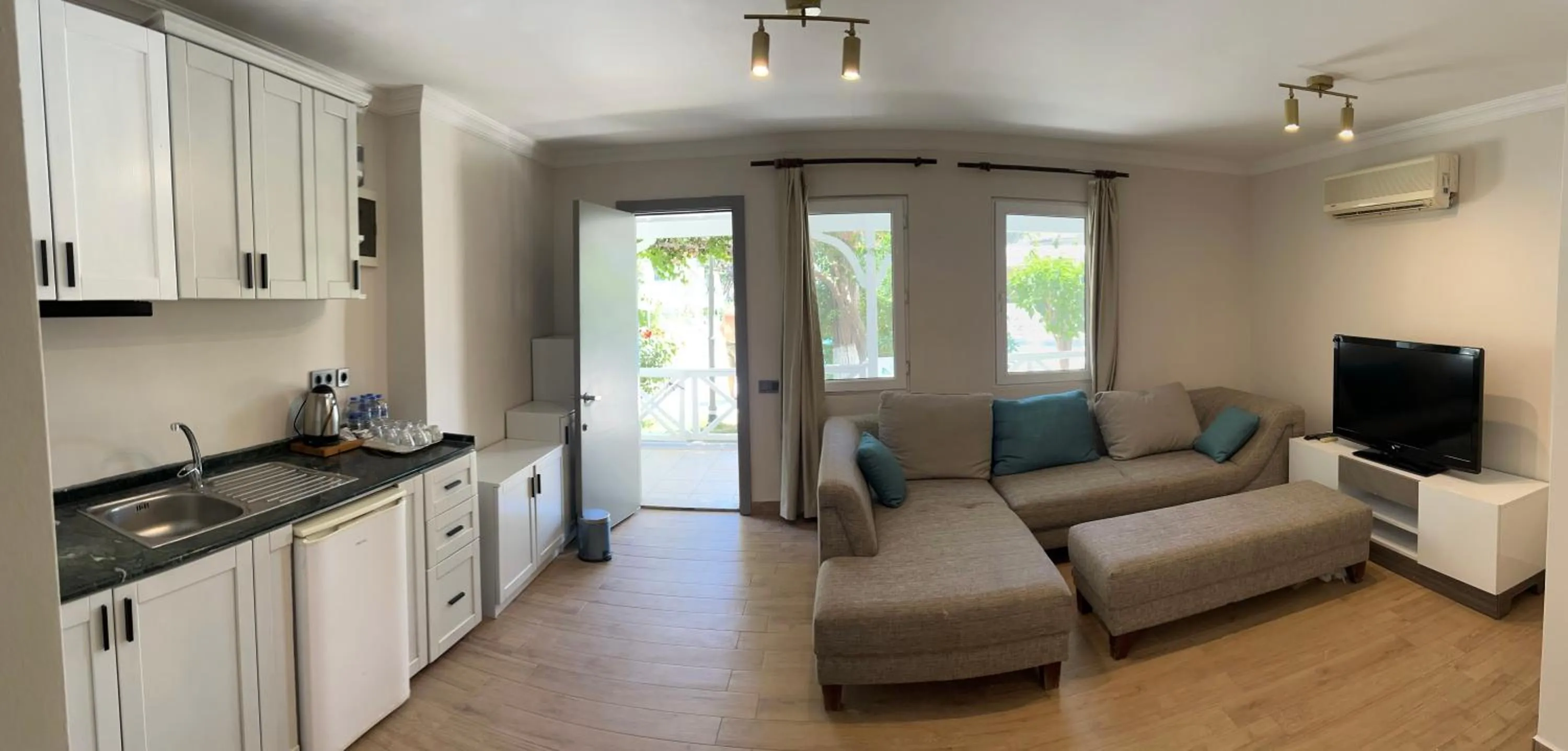 Living room in Moonshine Hotel & Suites