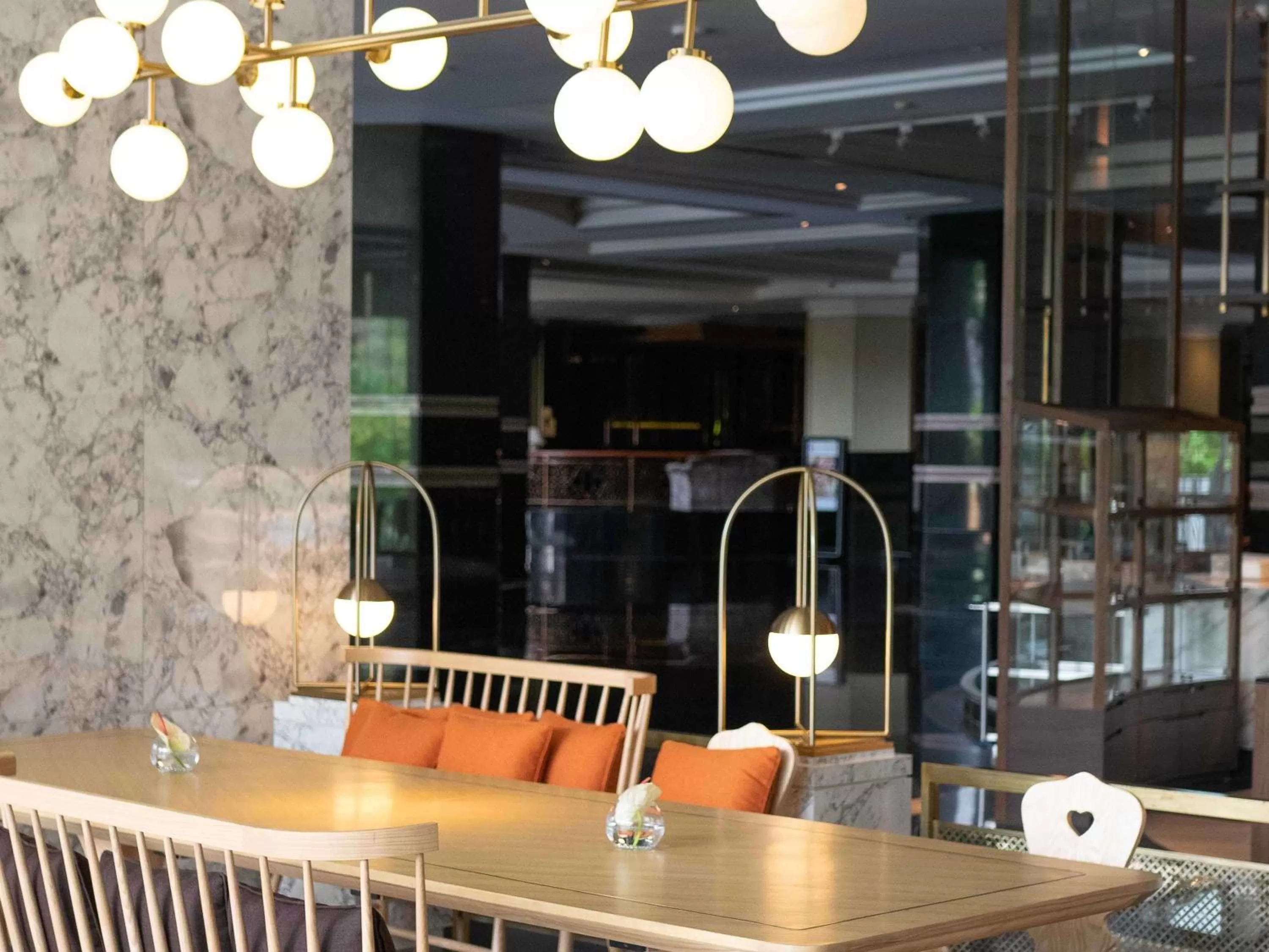 Restaurant/places to eat in Swissotel Bangkok Ratchada