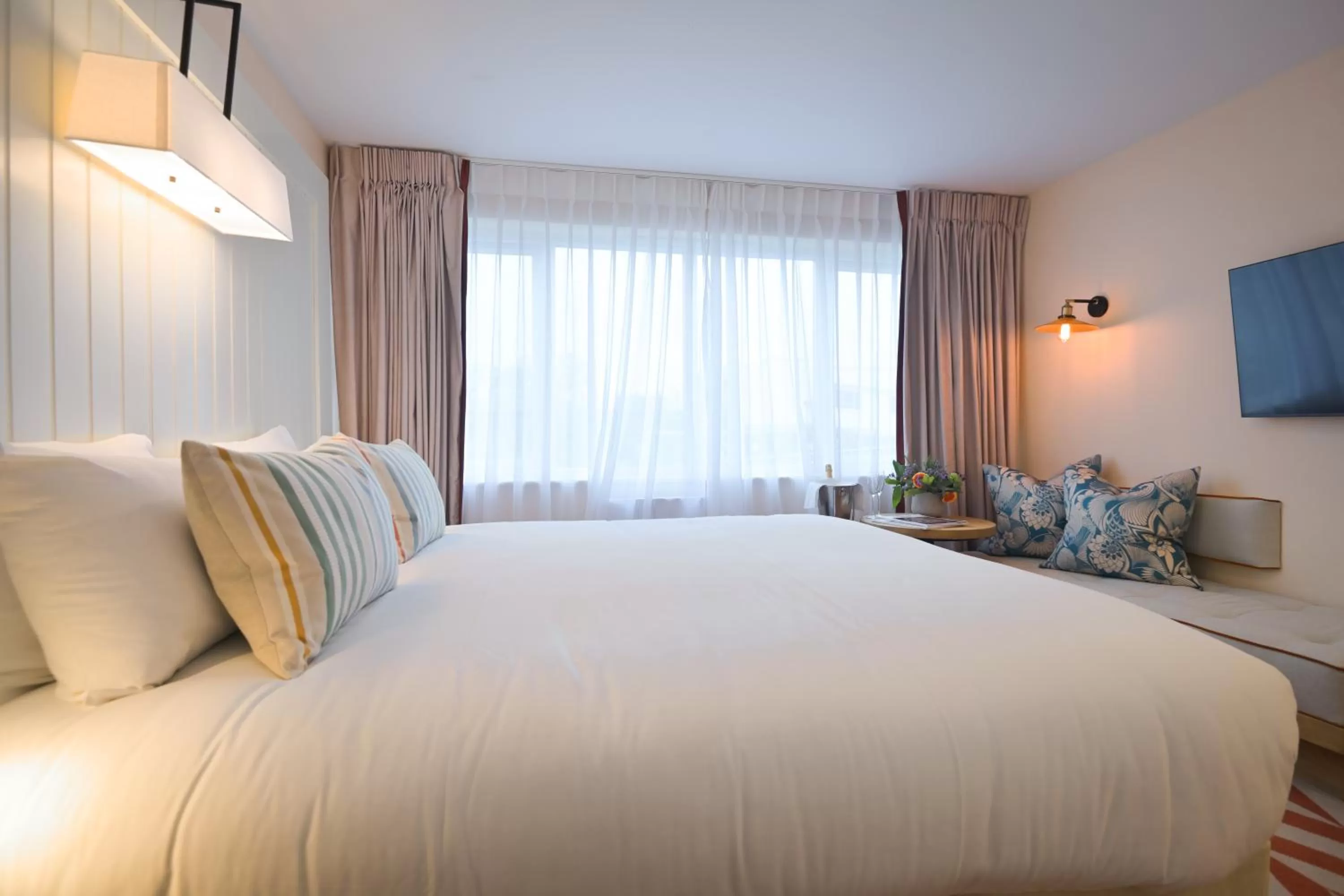 Bedroom, Bed in The Relais Cooden Beach and Spa