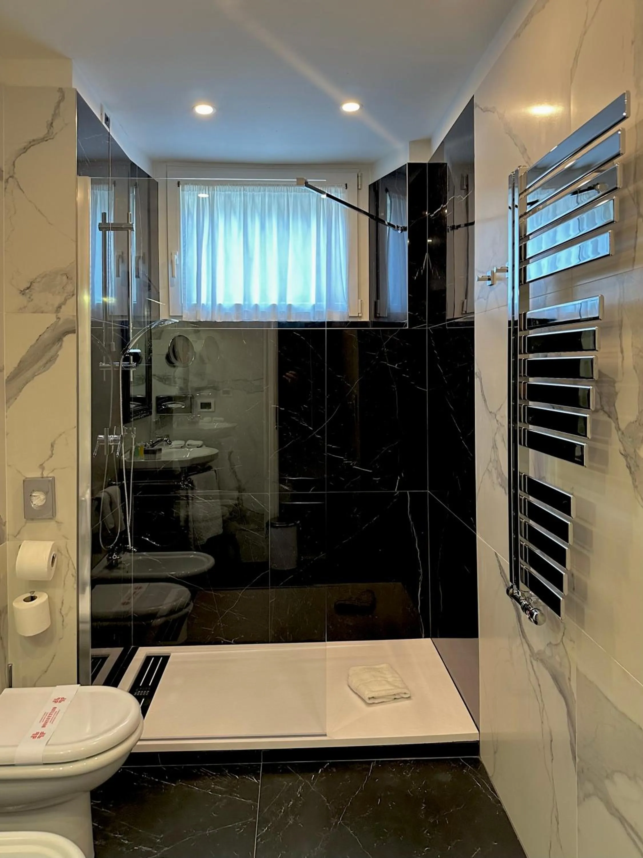 Hotel Riviera & Maximilian's