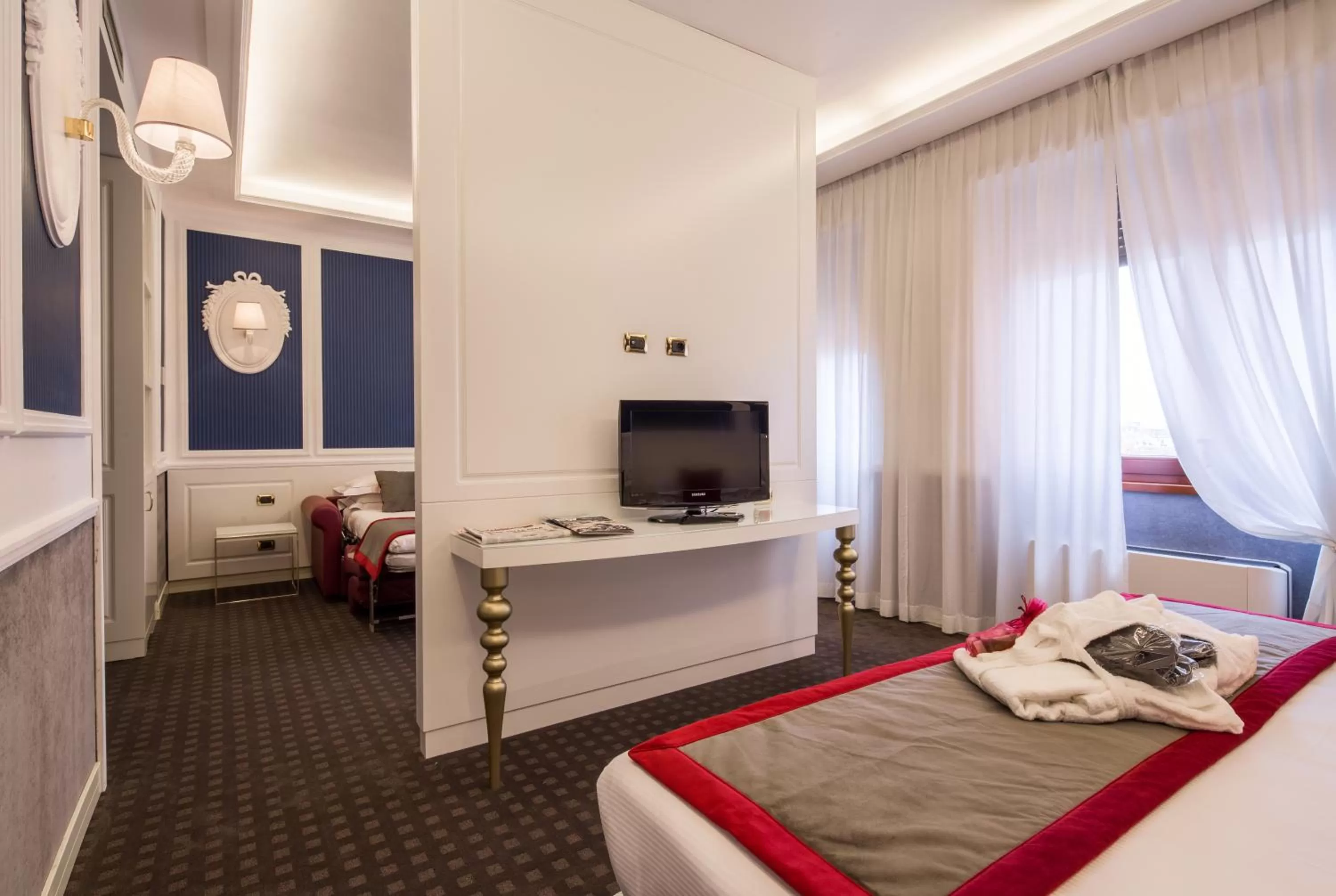 Bedroom, Bed in Grande Albergo Roma