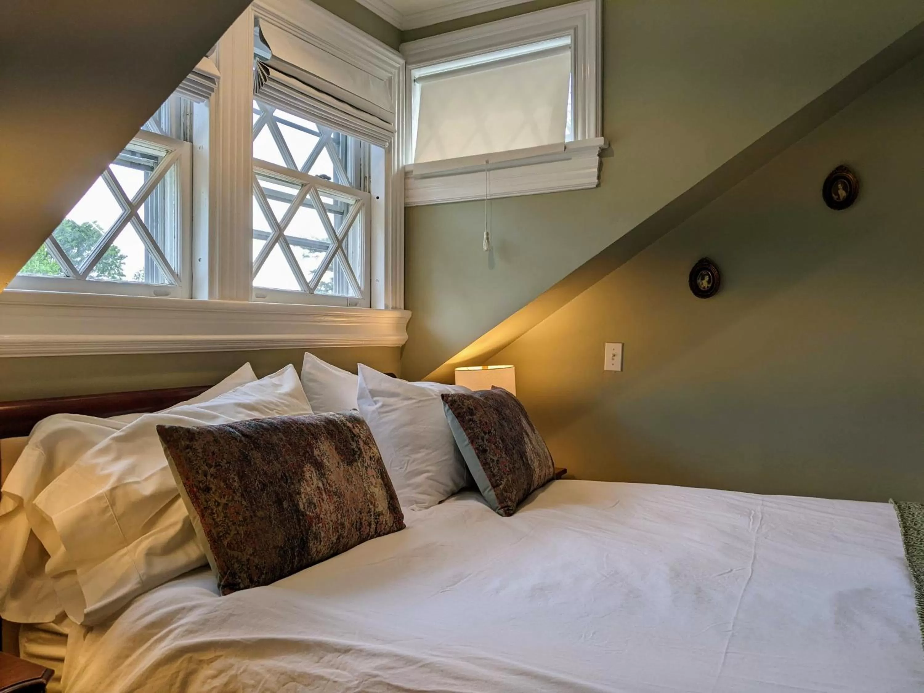 Bed in Stanton House Inn