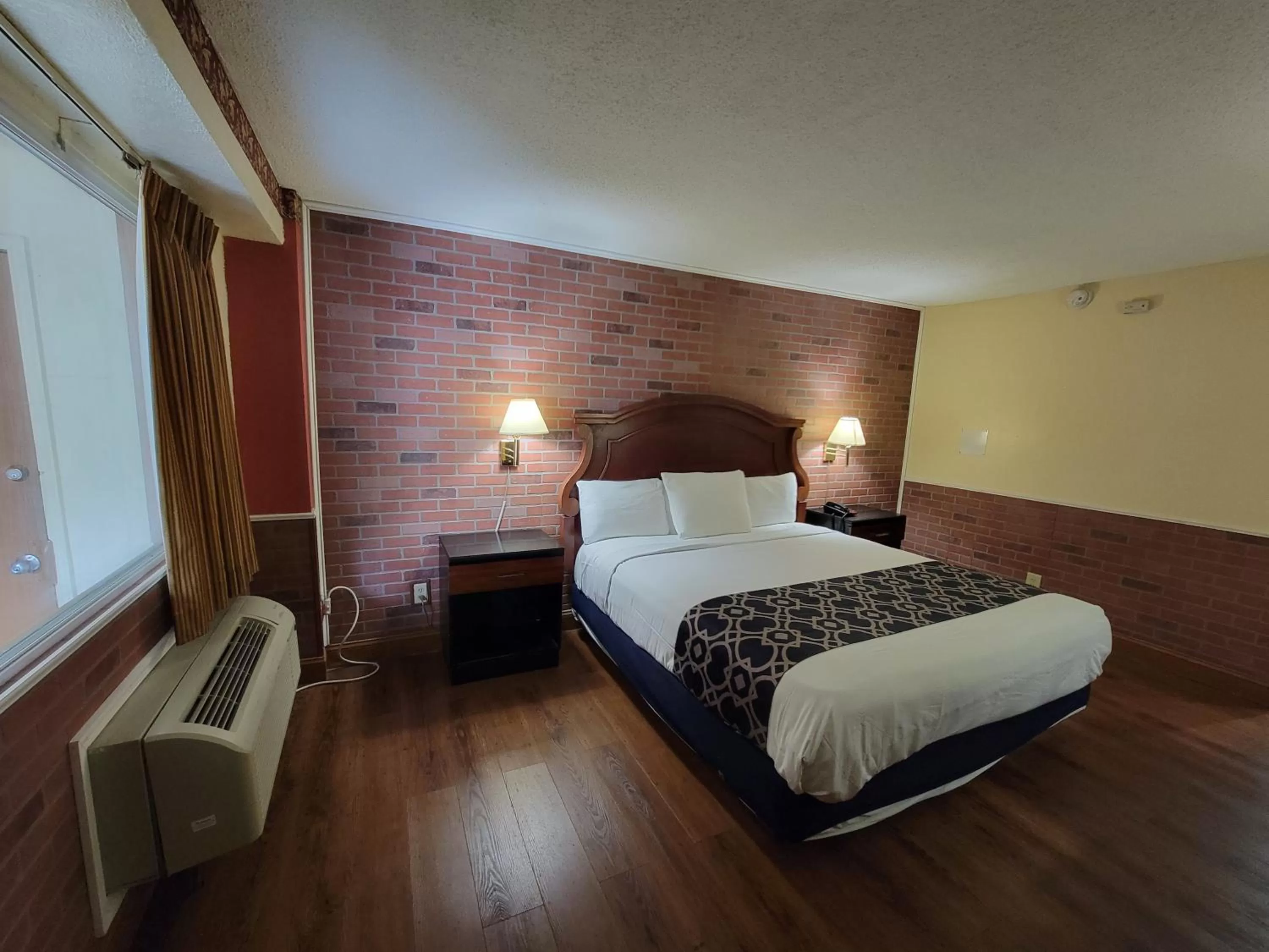 Photo of the whole room, Bed in Eldorado Atlantic City Beach Block