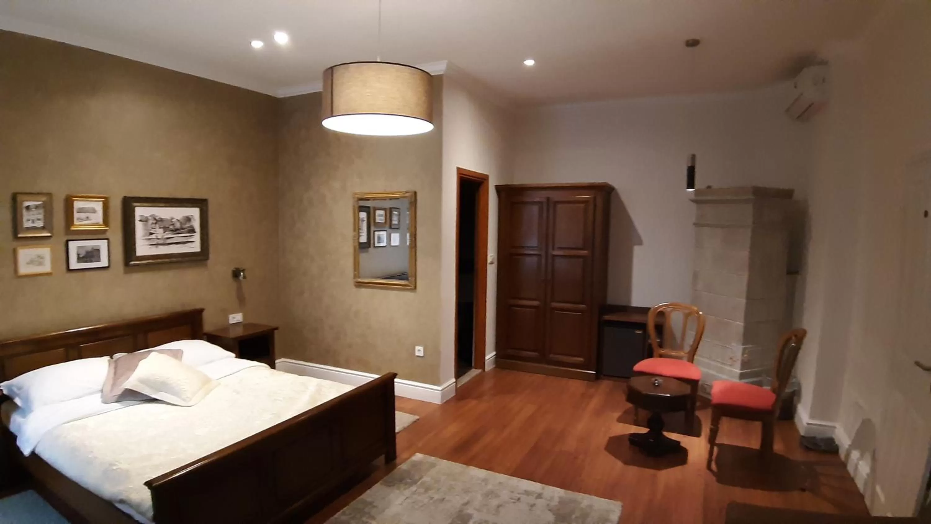 Photo of the whole room, Bed in Maksimilian Osijek