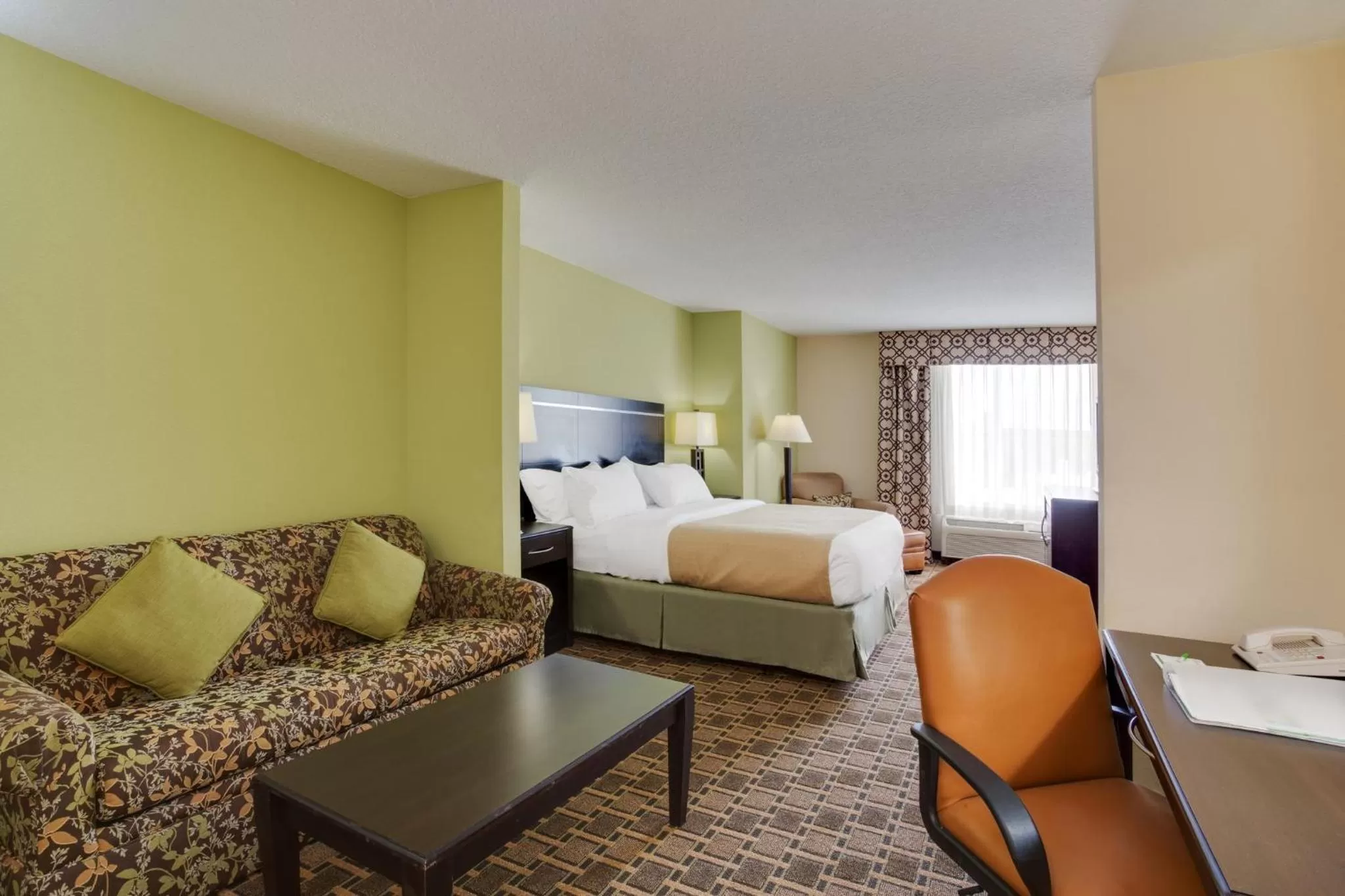 Photo of the whole room, Bed in Holiday Inn Statesboro-University Area by IHG