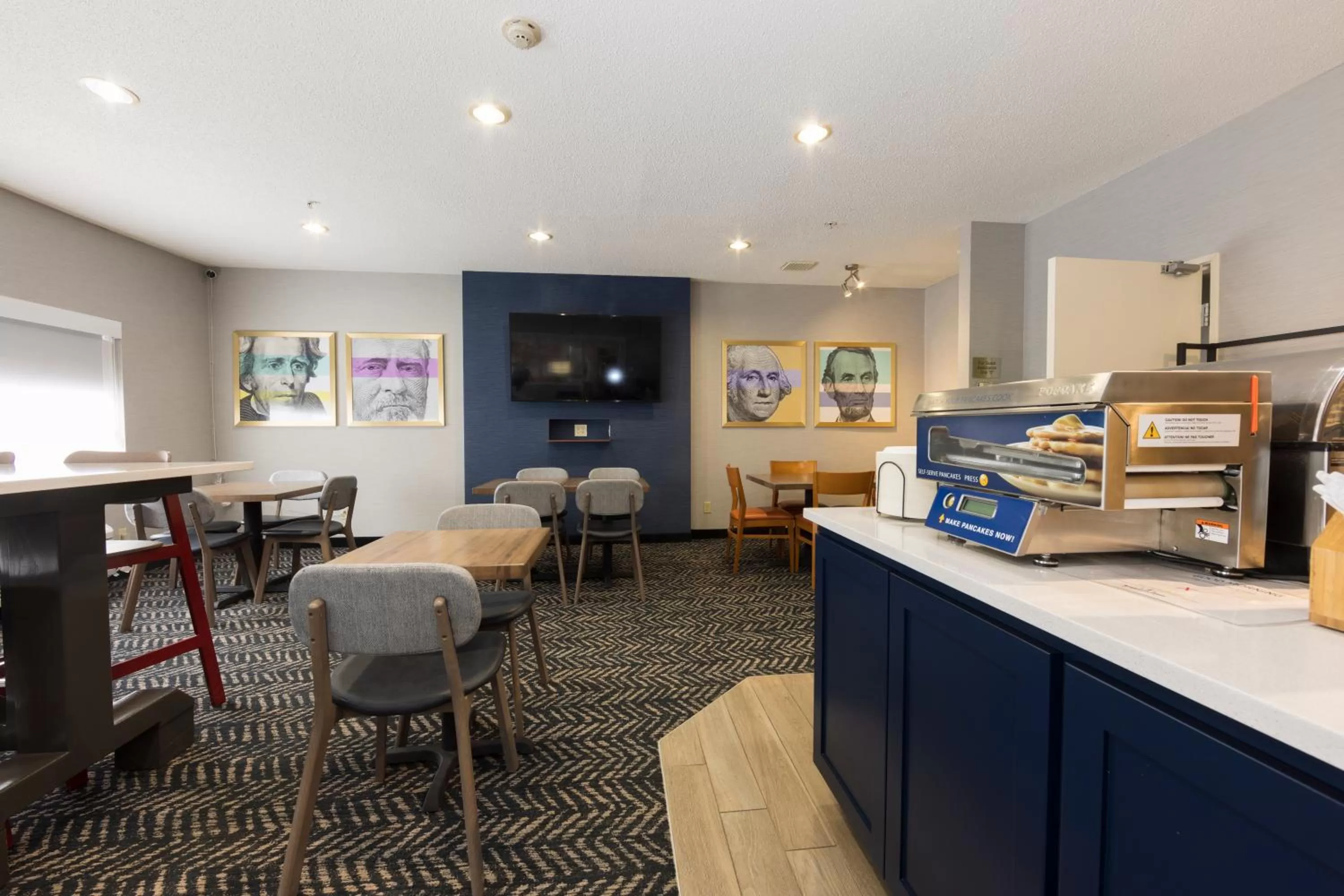 Breakfast in AmericInn by Wyndham Duluth