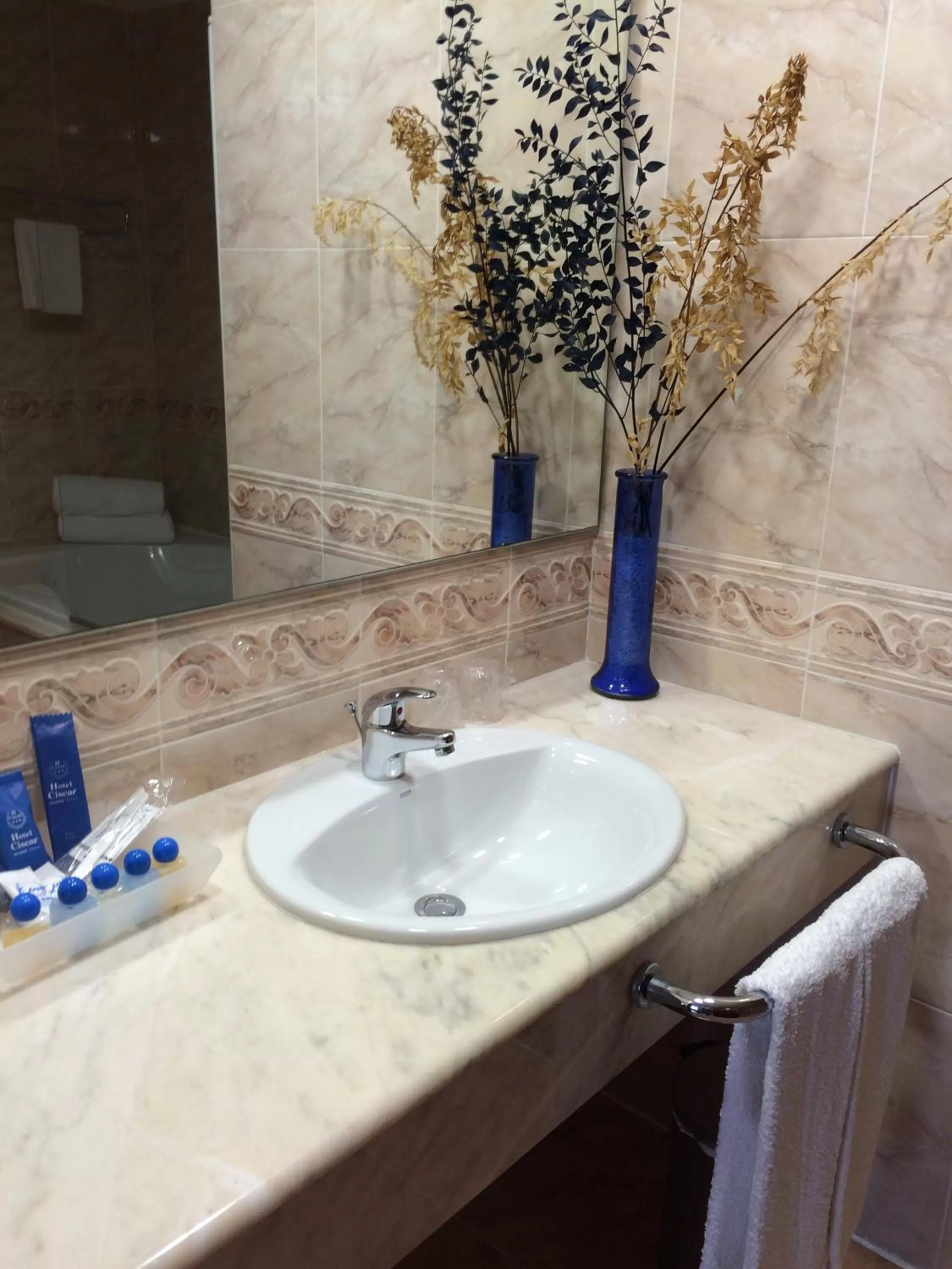 Bathroom in Checkin Valencia Ciscar