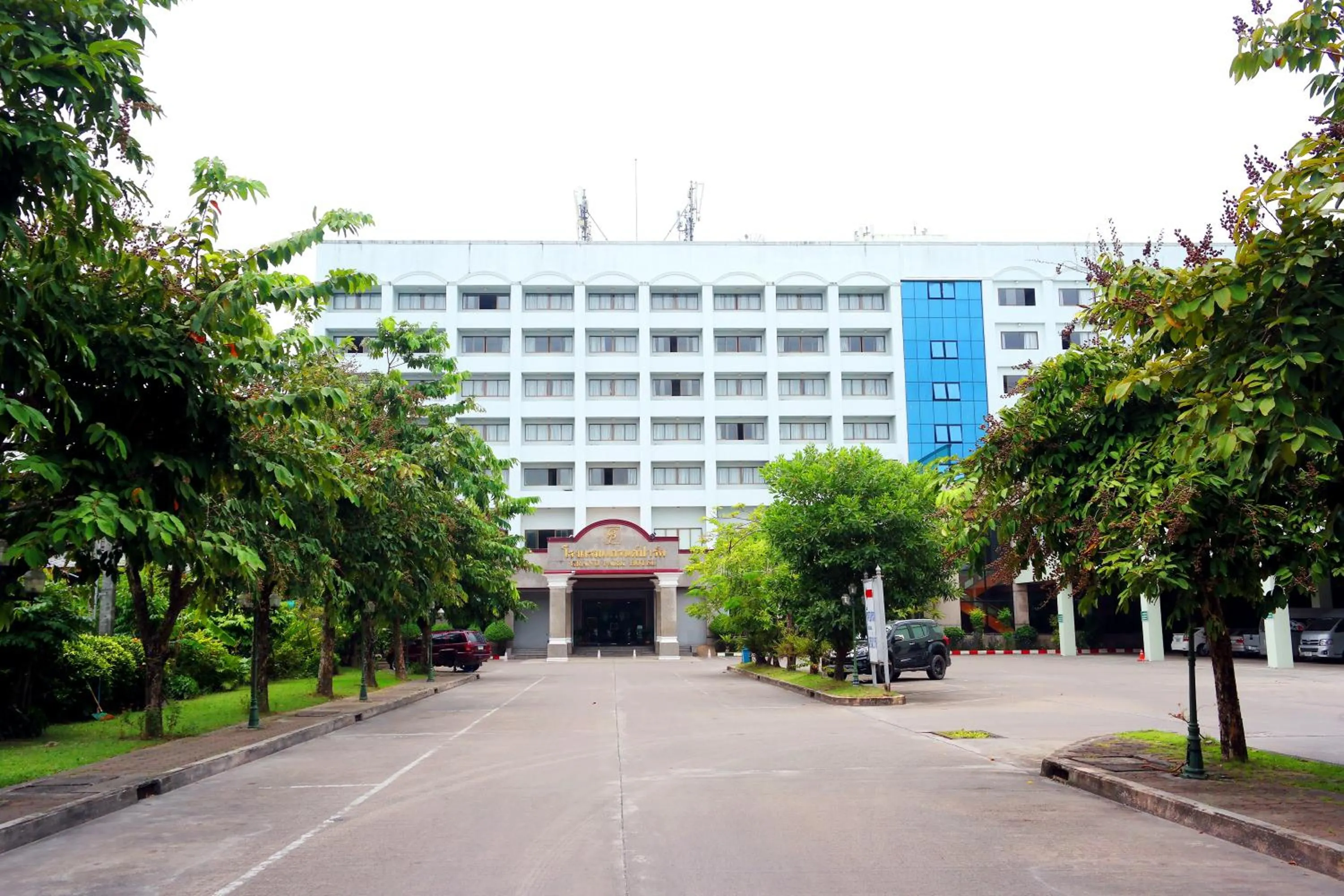 Facade/entrance in Grand Park Hotel